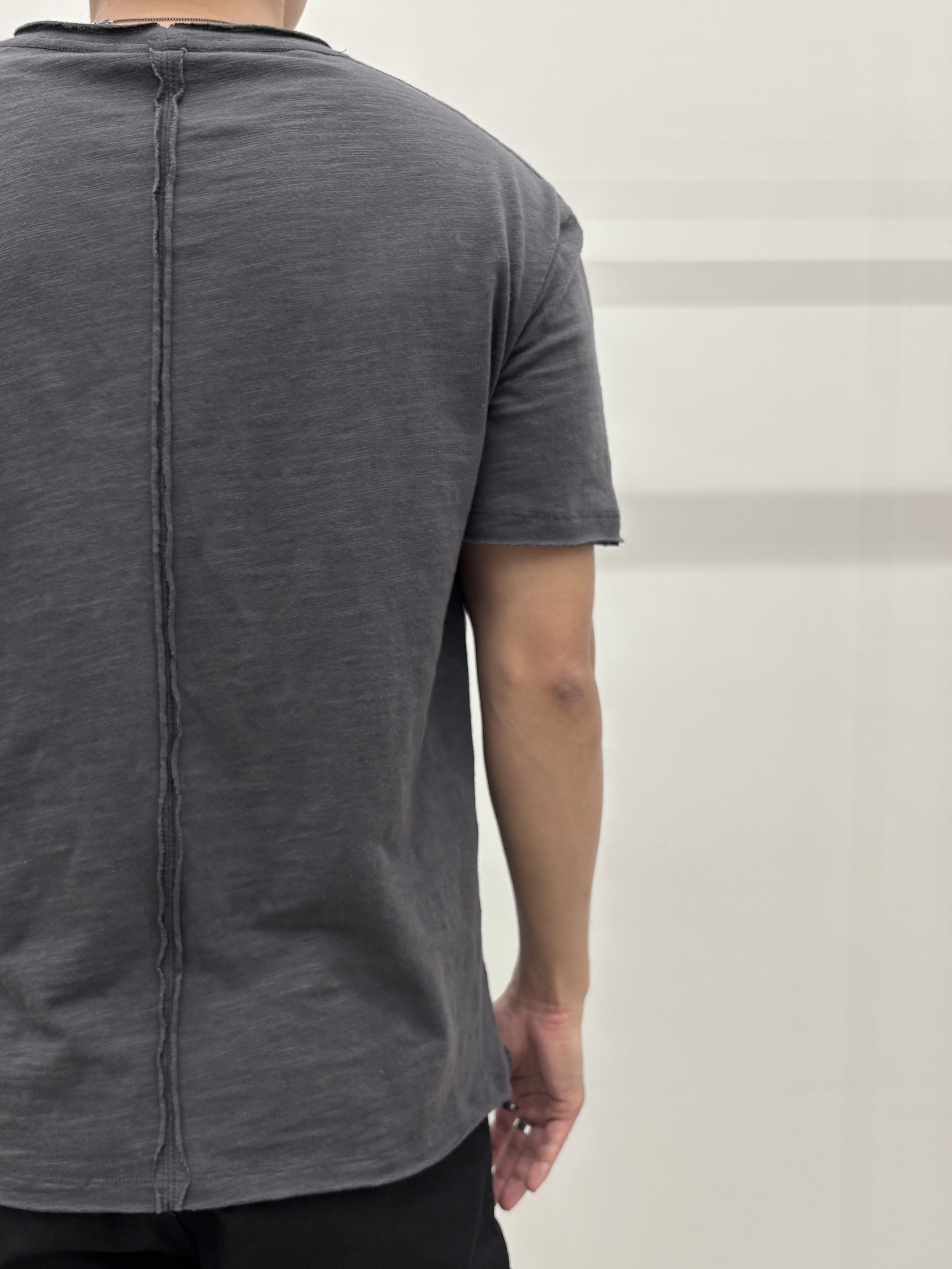Millo Archive Layered Raw Cut T-Shirt Melange Gray, Millo Archive Layered Raw Cut T-Shirt Charcoal 착용 스타일 - 4