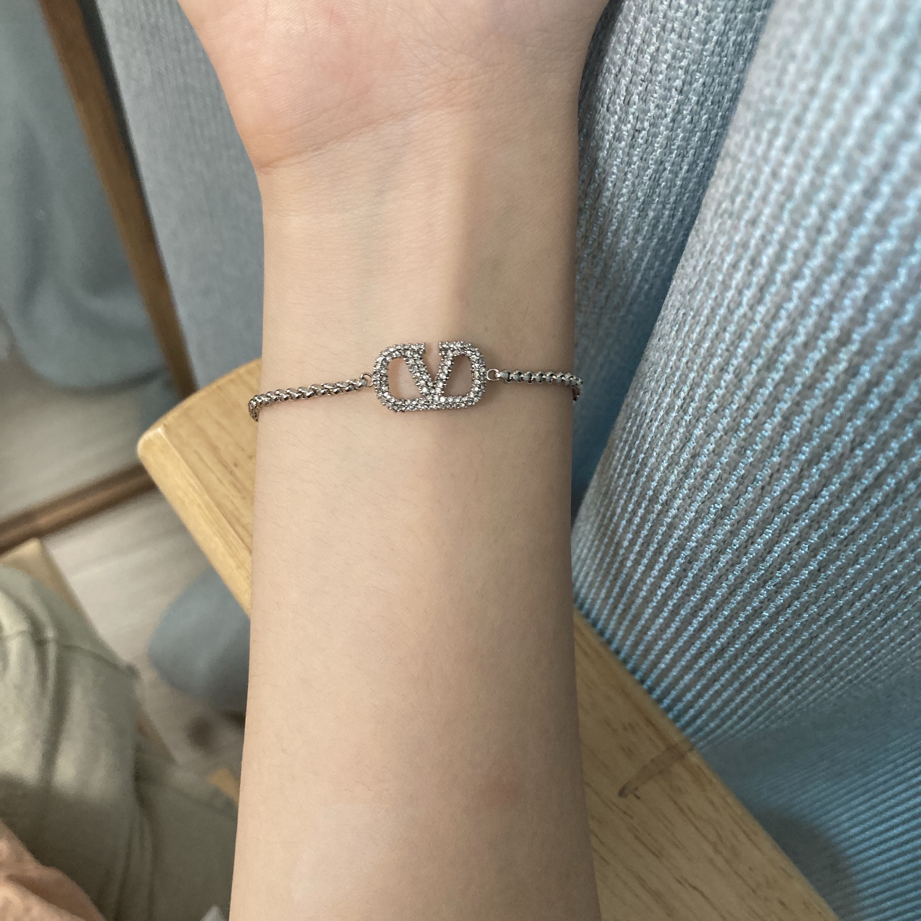(W) Valentino Vlogo Signature Bracelet in Metal and Swarovski Crystals Palladium 착용 스타일