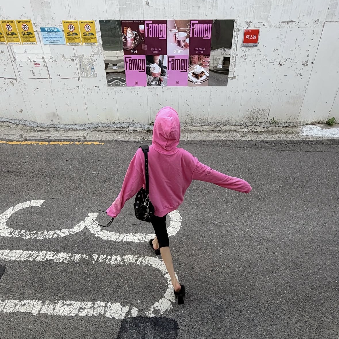Gateless Girls Zip-up Hoodie-Pink 착용 스타일 - 4