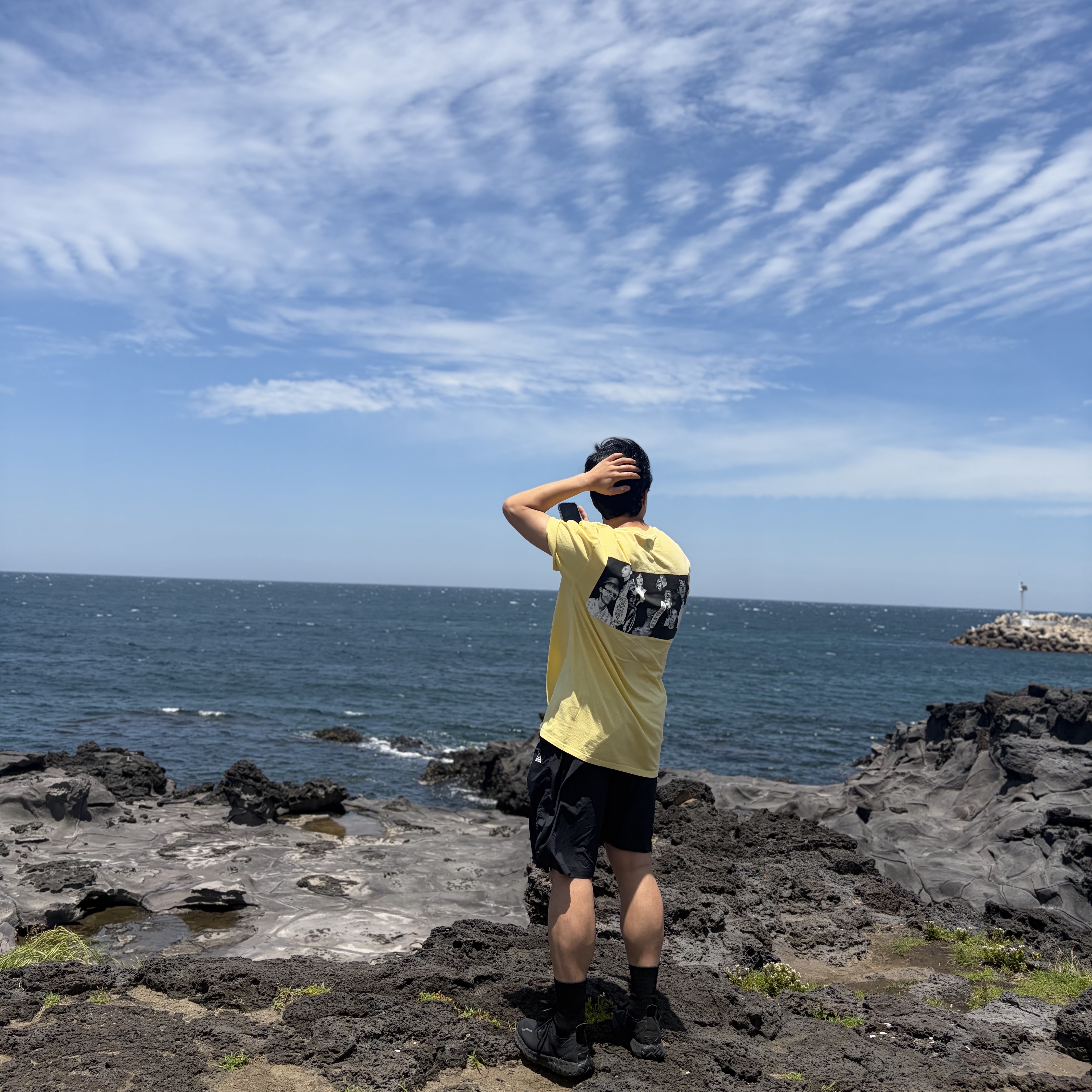 Stussy x Martine Rose Collage Pigment Dyed T-Shirt Lemon, Nike ACG Orb Weaver UV Repel Oversized Shorts Black Anthracite - Asia 착용 스타일 - 1