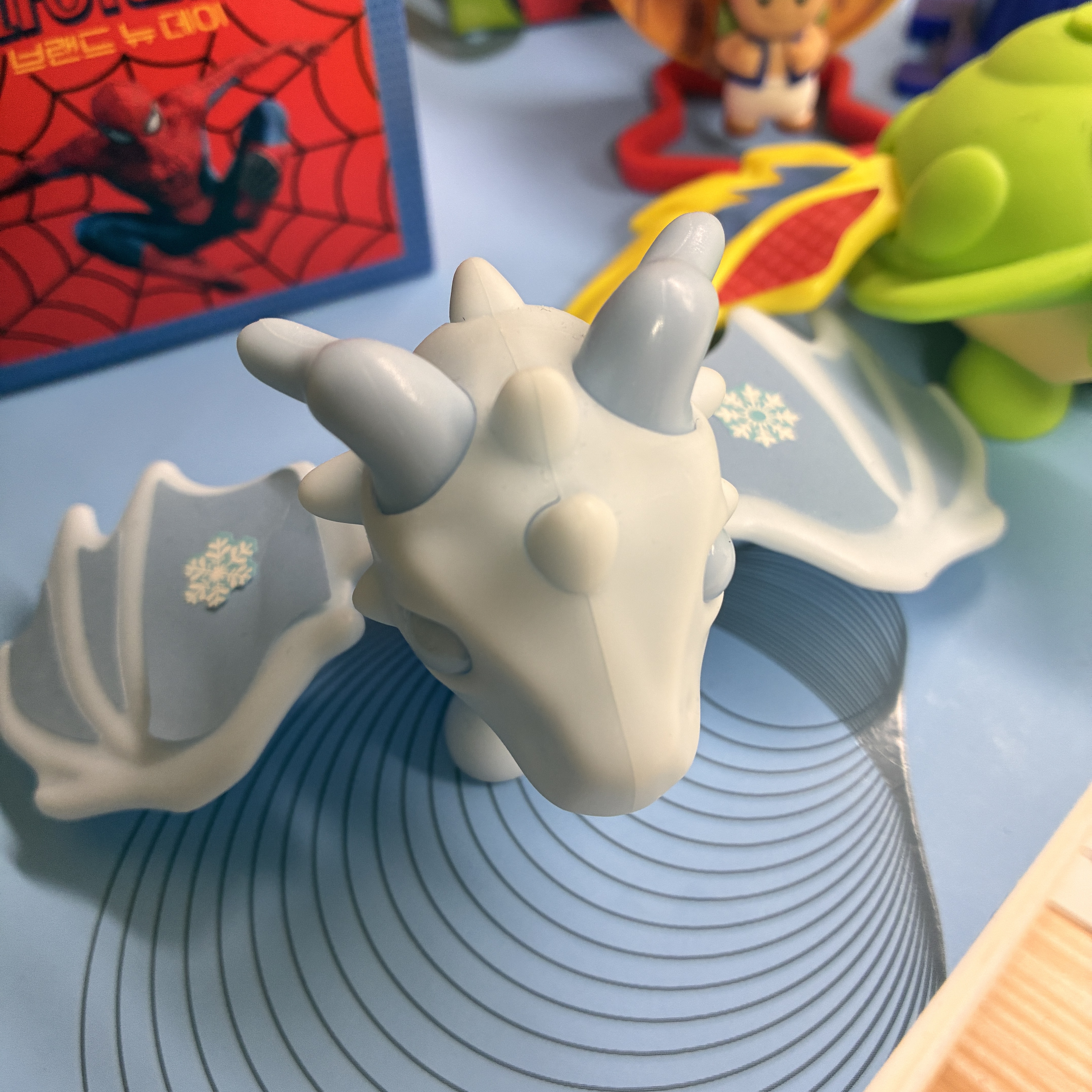 McDonald's x Roblox Adopt Me! Flying Frost Dragon 착용 스타일