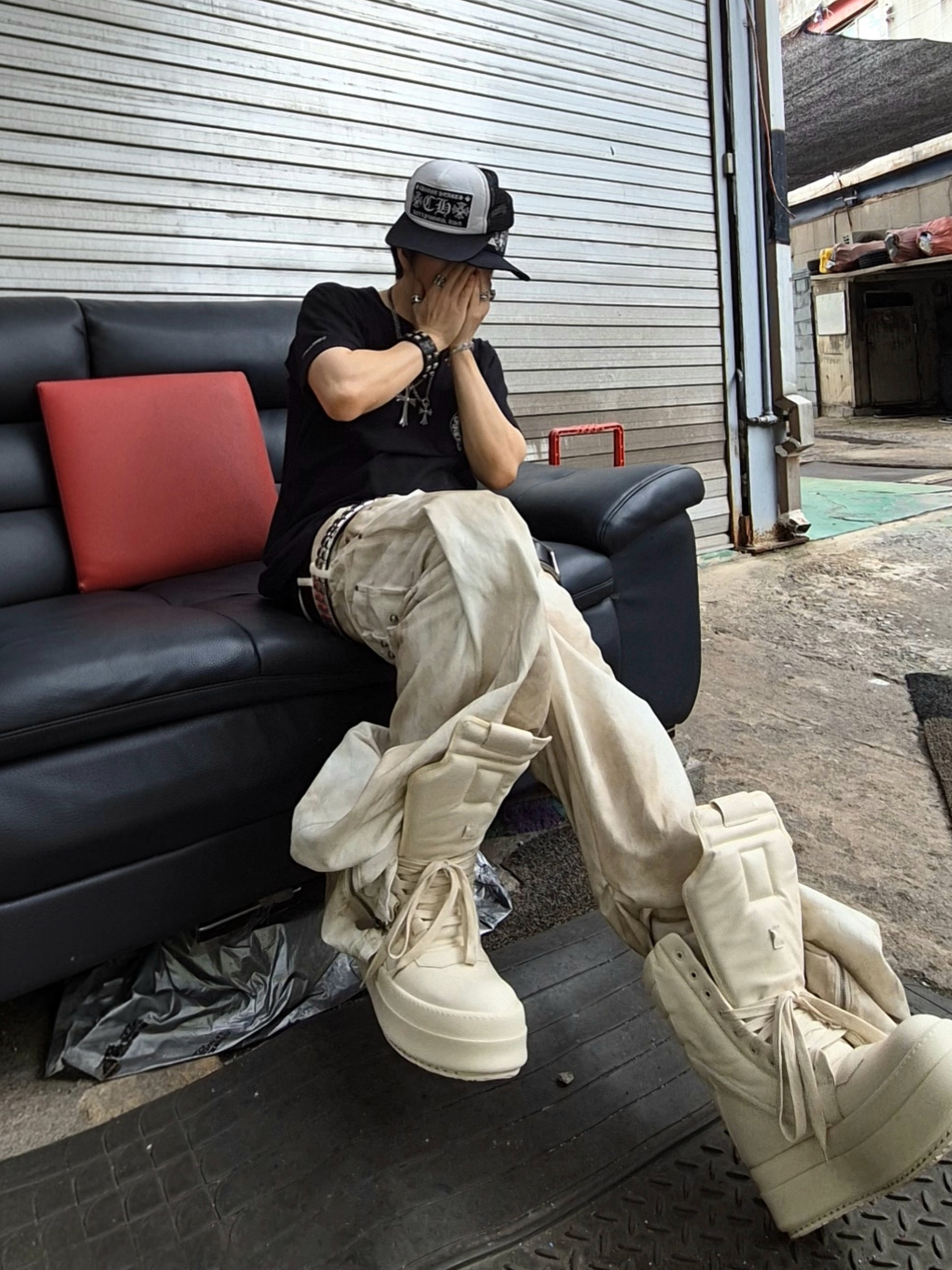 Rick Owens Hollywood Mega Bumper Geobasket in Full Grain Calf Leather Milk, Chrome Hearts CH Hollywood Trucker Hat Black White 착용 스타일 - 1