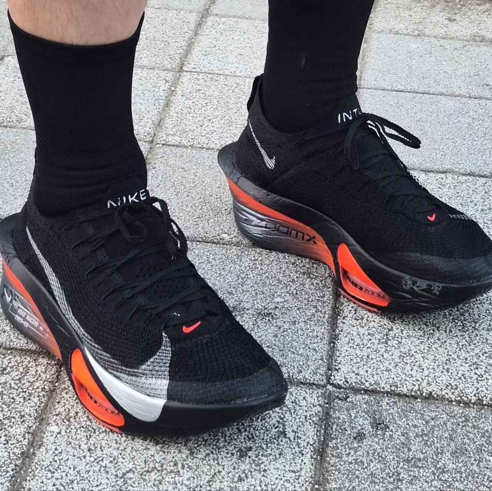 Nike Air Zoom Alphafly Next% 3 Black Bright Crimson 착용 스타일