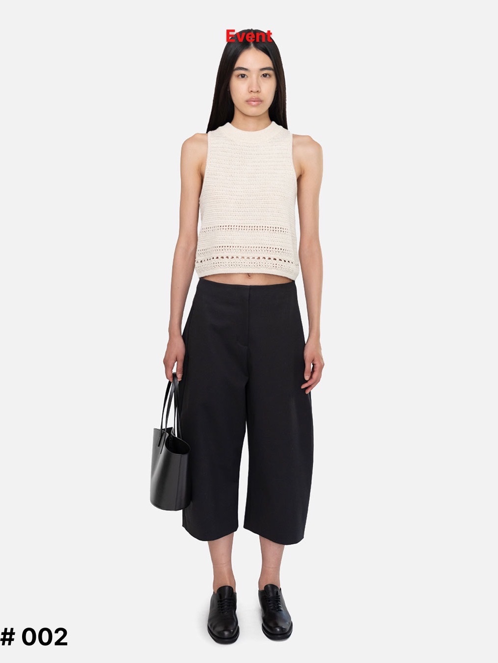 Amomento Women Large Cubo Bag Black - 26SS, Amomento Women Sleeveless Knit Top Grey Beige - 26SS 착용 스타일 - 3