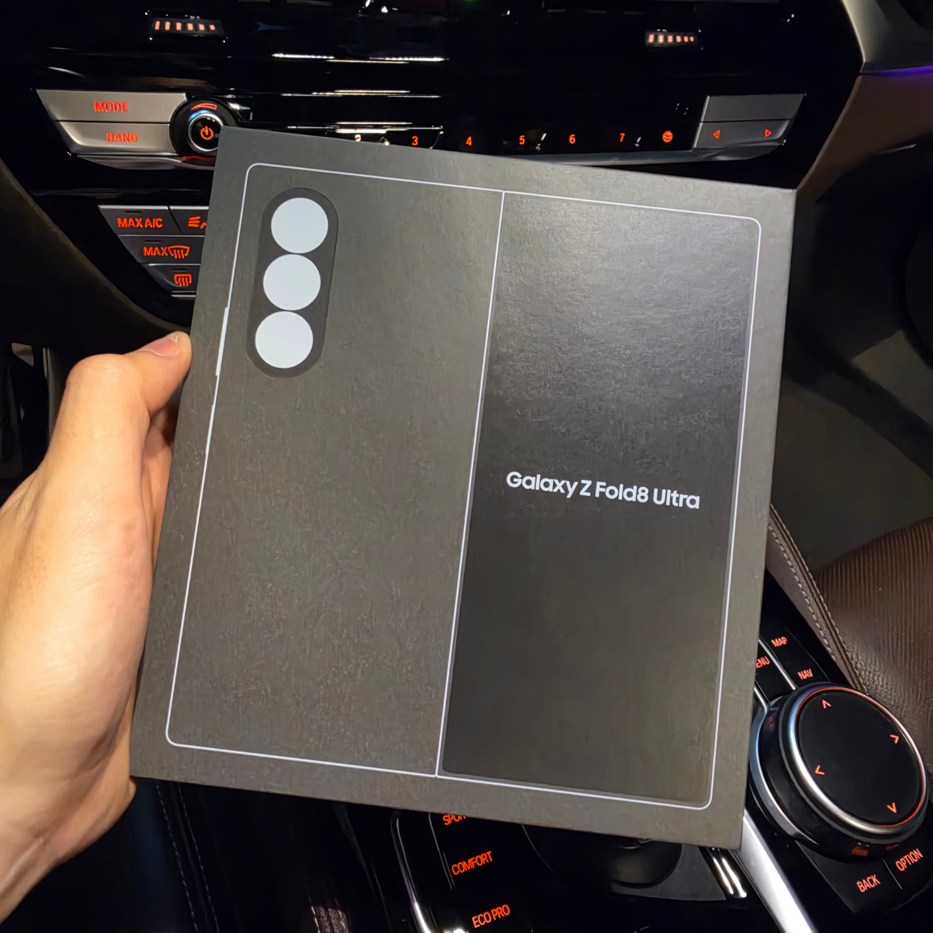 Samsung Galaxy Z Fold8 Ultra 512GB Graphite (Korean Ver.) 착용 스타일