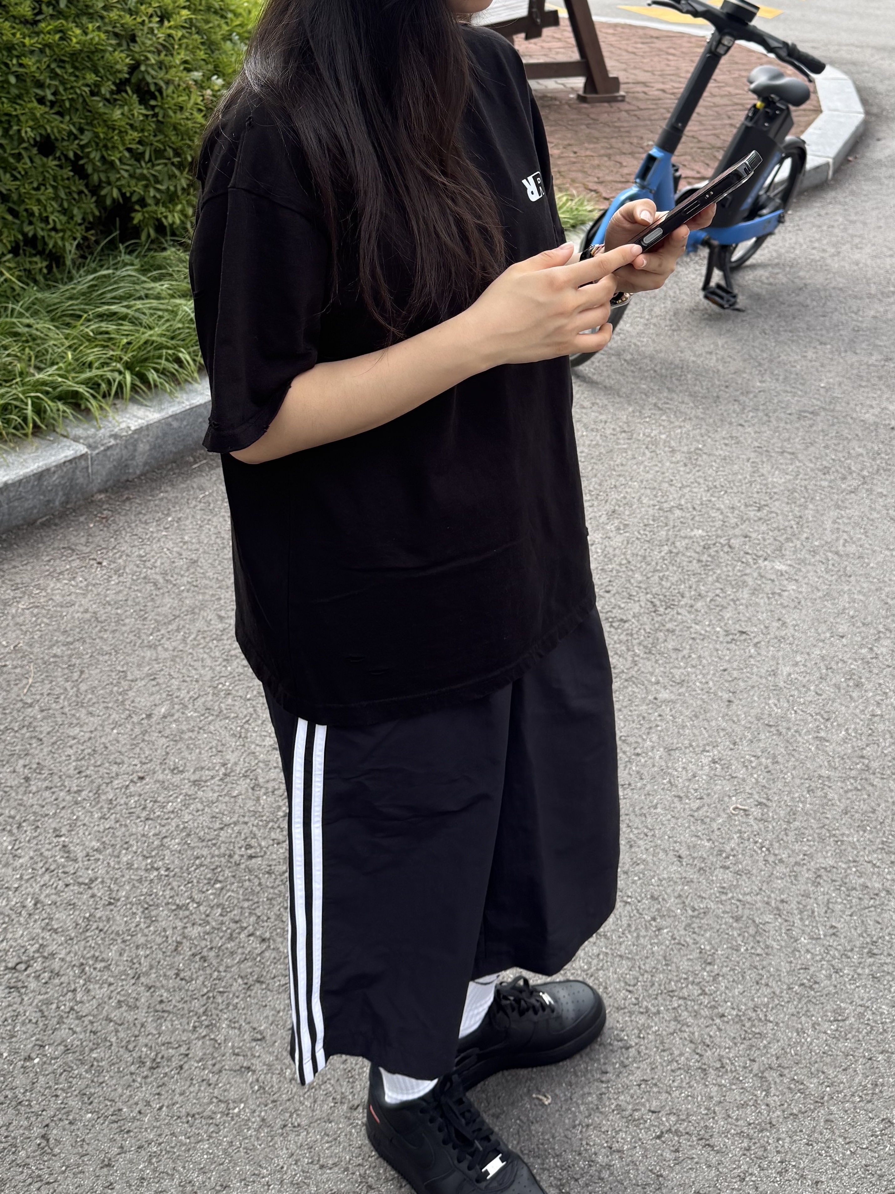 Adidas Originals Capri Shorts Black White - KR Sizing, Nike x Supreme Air Force 1 Low Black 착용 스타일 - 3