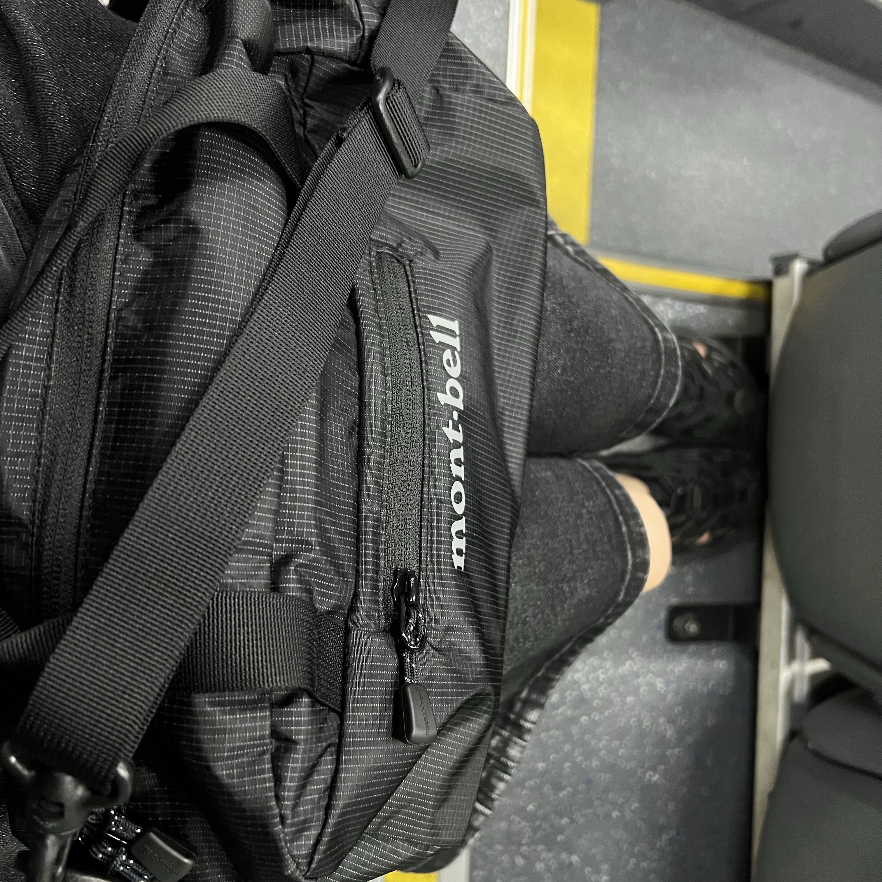 Montbell Light Weight Duffle Bag Black 착용 스타일