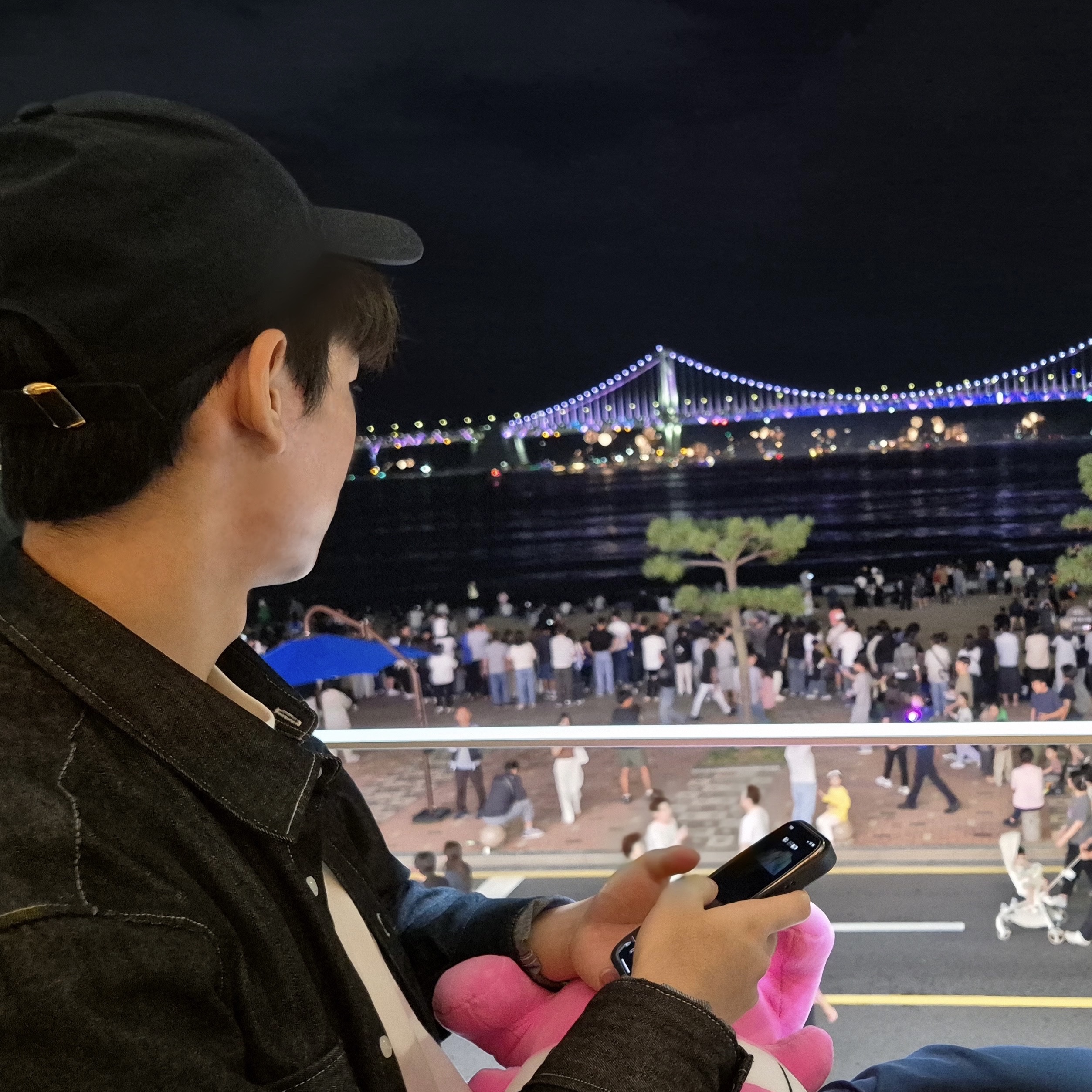 (W) Celine Baseball Cap in Cotton Black, Louis Vuitton Instinct Rings Gold & Silver (Set of 2) 착용 스타일
