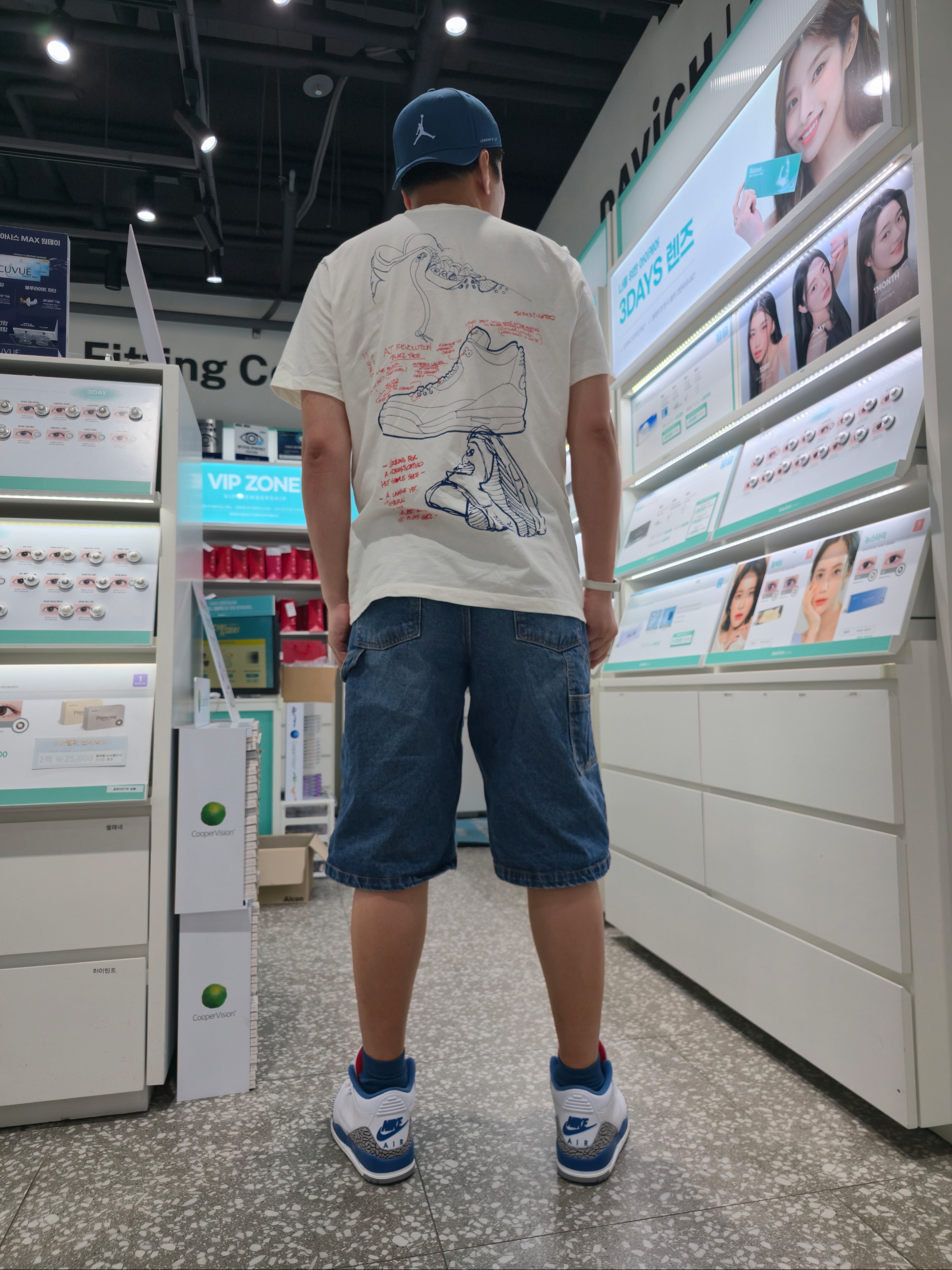 조던 3 레트로 OG 트루 블루 화이트 2026, 조던 레어 에어 티셔츠 세일 딥 로얄 - US/EU 착용 스타일