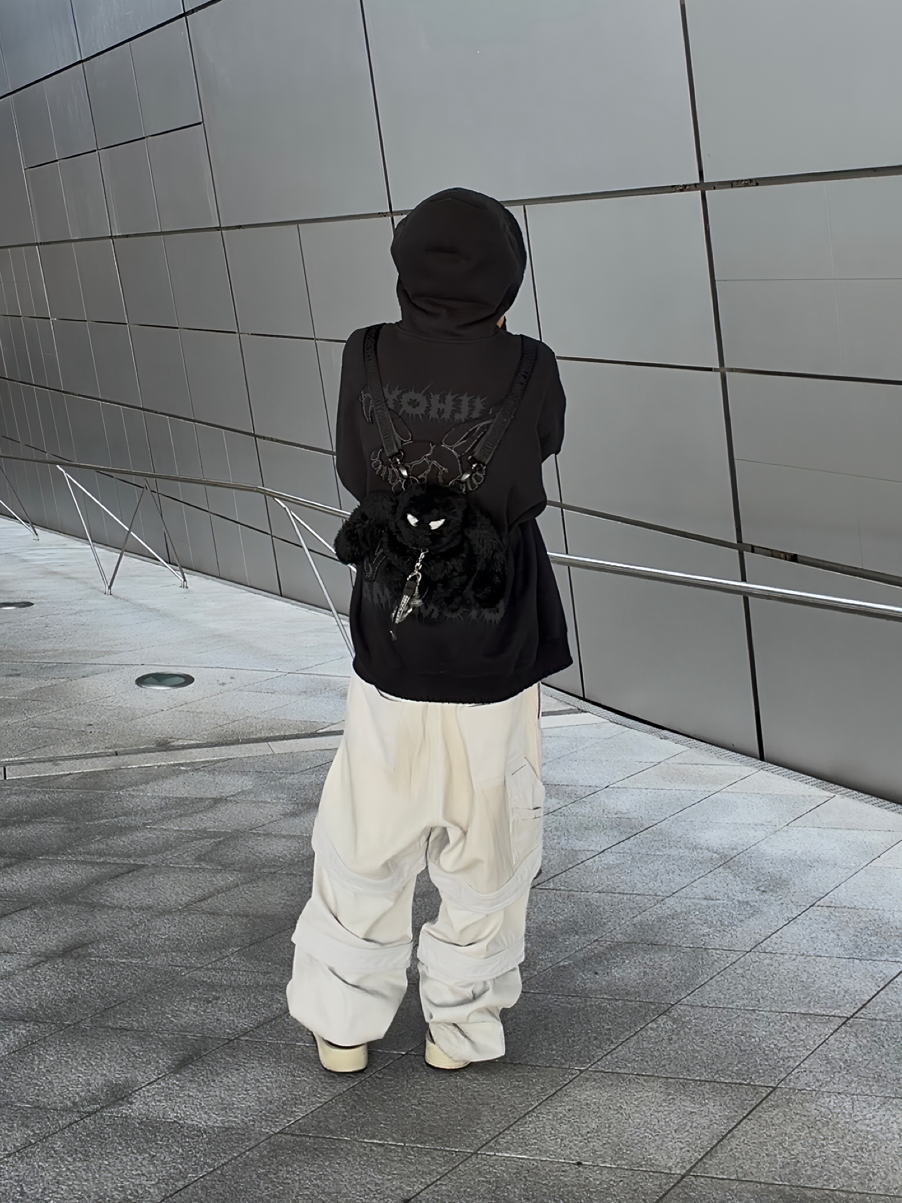 Supreme x Y's by Yohji Yamamoto Zip Up Hooded Sweatshirt Black - 25FW, Supreme x Bounty Hunter Backpack Black - 23FW 착용 스타일 - 2