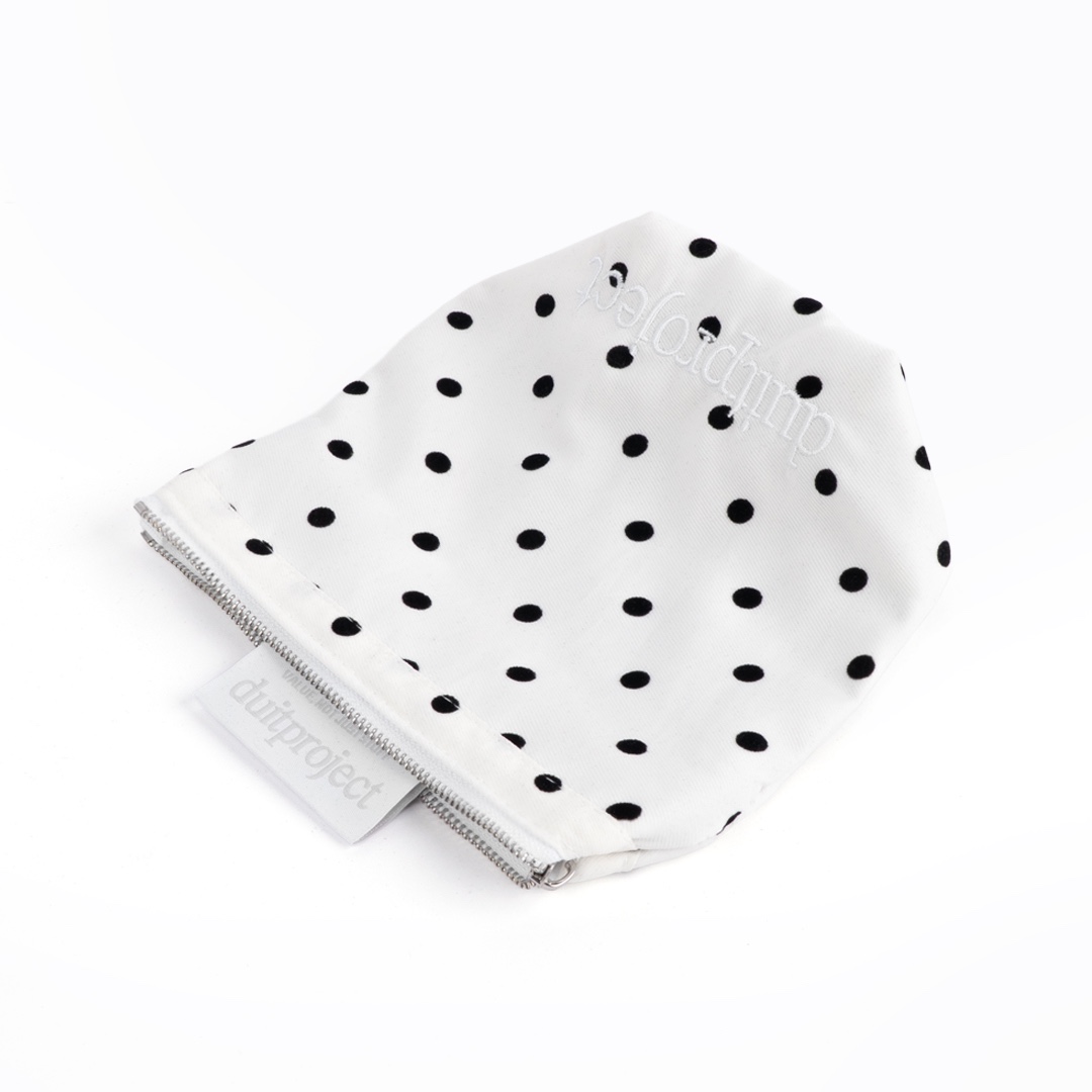 Duitproject BU POUCH 004 Black dot 착용 스타일