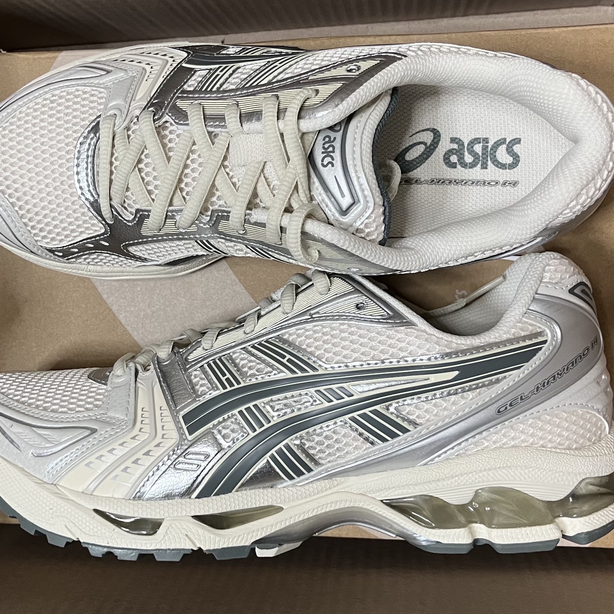 Asics Gel-Kayano 14 Birch Dark Pewter 착용 스타일
