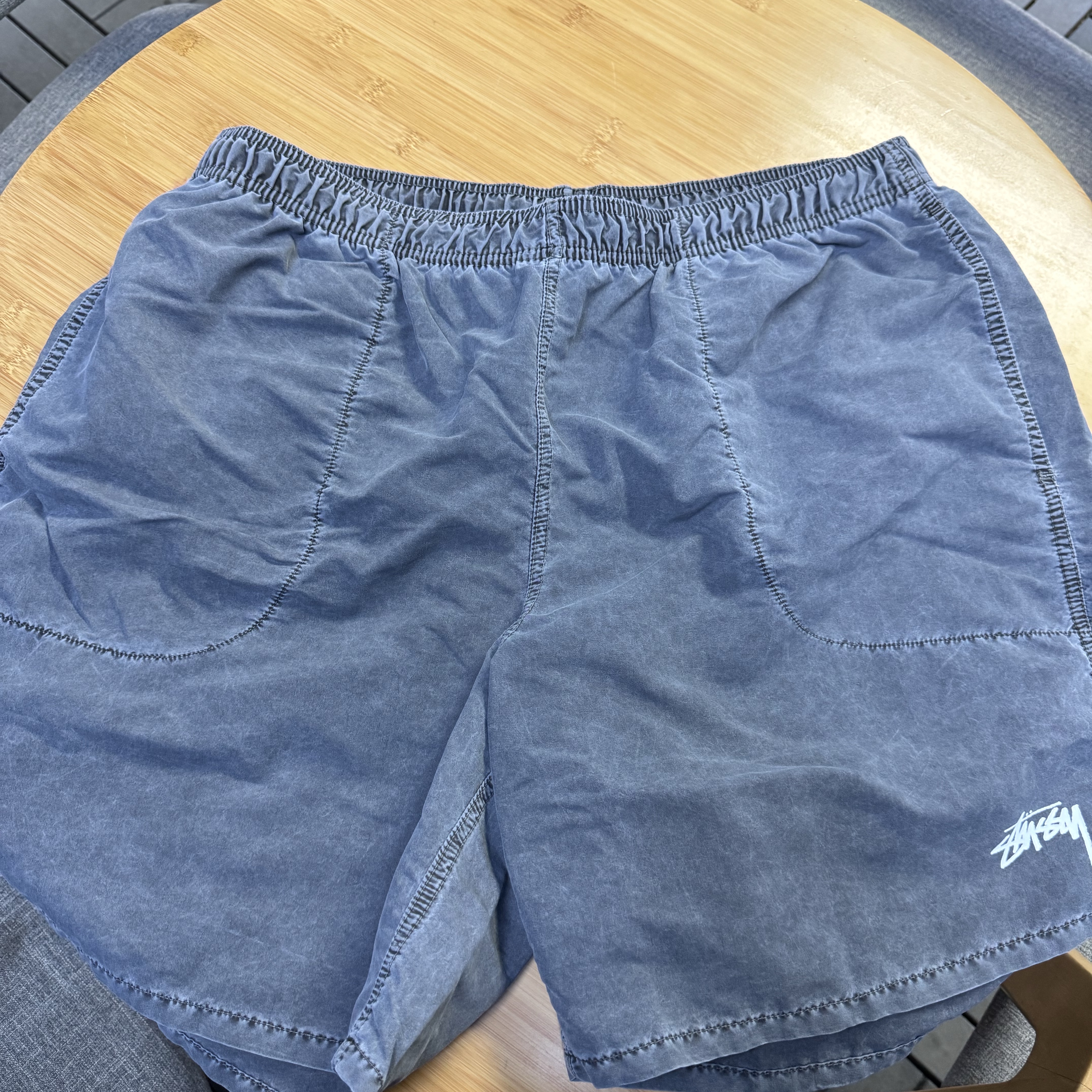 Stussy Stock Water Pigment Short Charcoal 착용 스타일