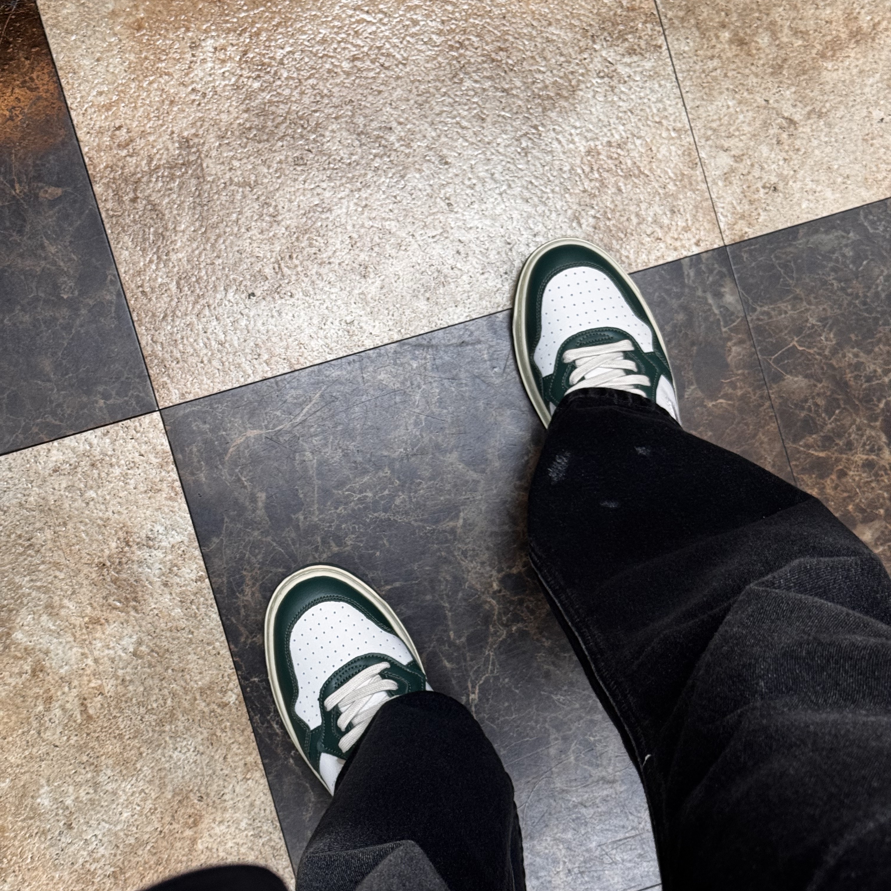 Autry Medalist Low Leather Sneakers White Mountain 착용 스타일 - 2