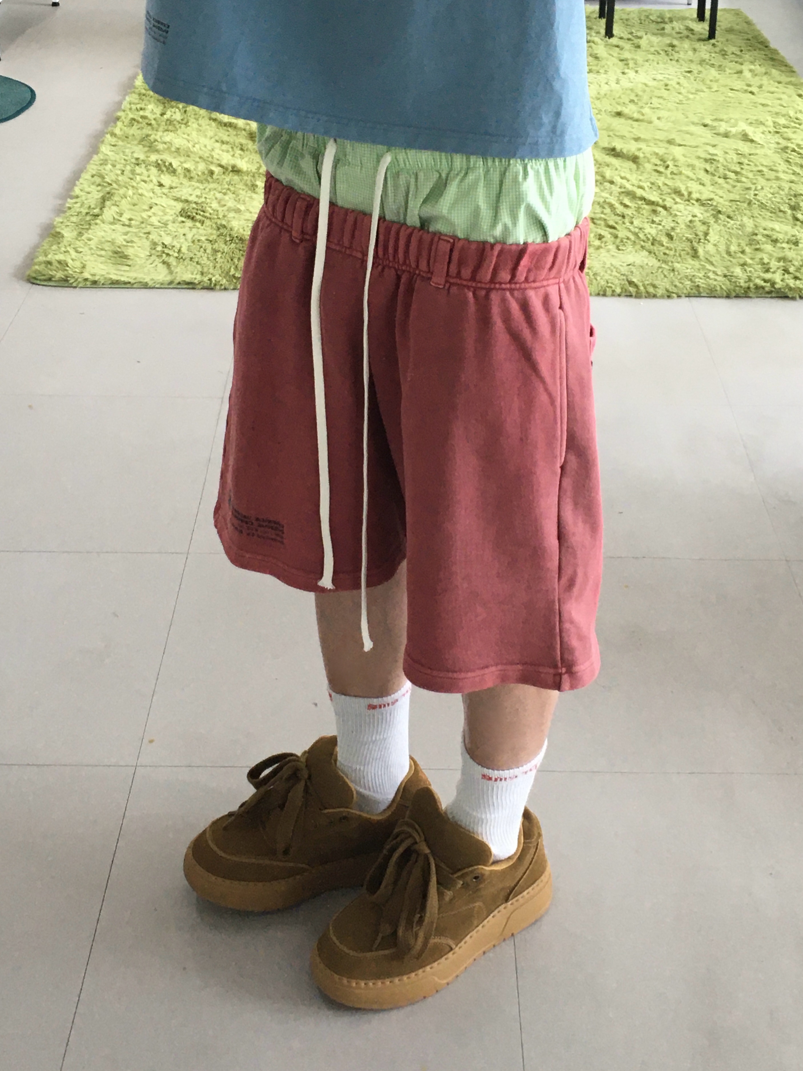 MJD x Koin Seoul Sagging Boxer Shorts Green, INSANE GARAGE Basic Graphic Sweat Shorts_Red 착용 스타일 - 6