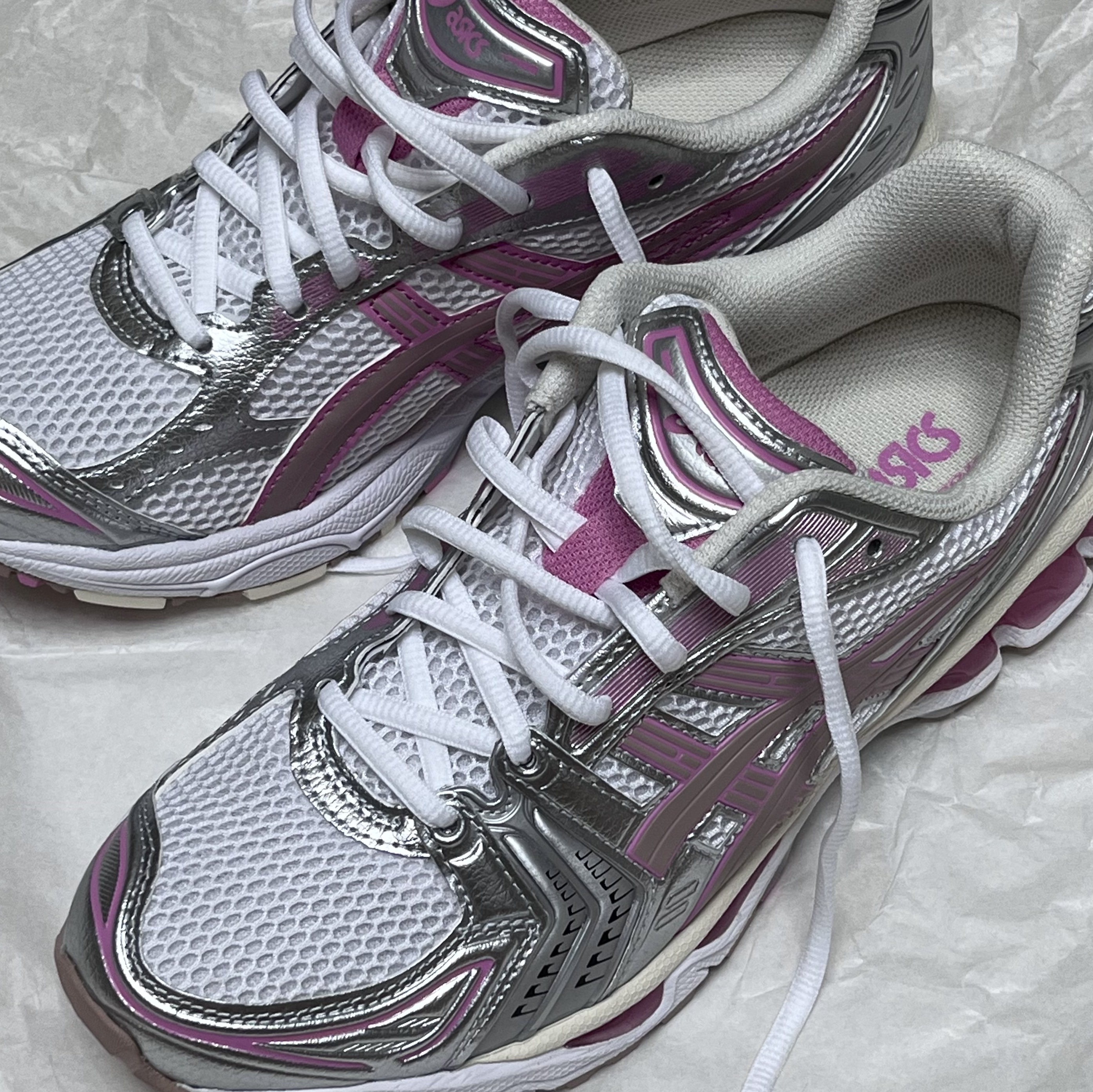 Asics Unlimited Gel-Kayano 14 White Fawn 착용 스타일