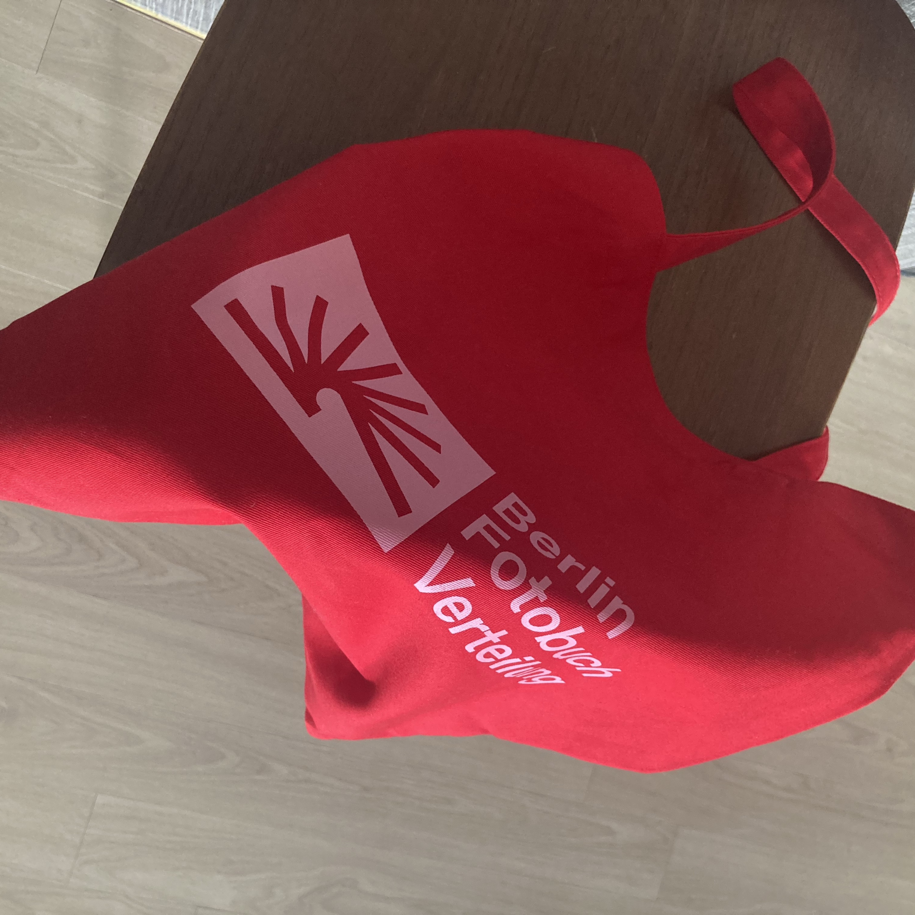 Berlin Photobook Distribution 002 Bag Red, Anti Social Social Club Taku T-Shirts Grey 착용 스타일 - 1