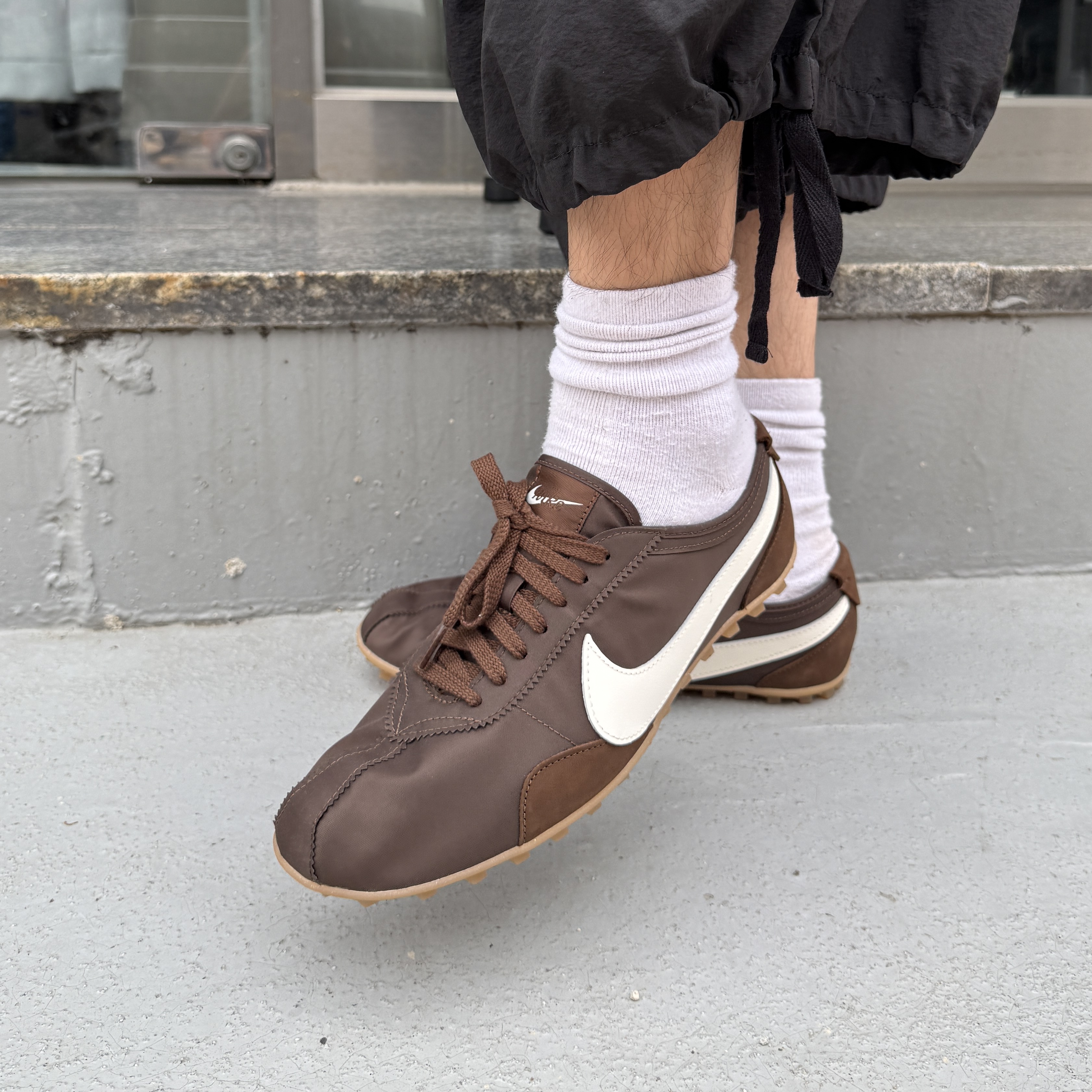 Nike Moon Shoe OG Cacao Wow Gum Light Brown 착용 스타일 - 2