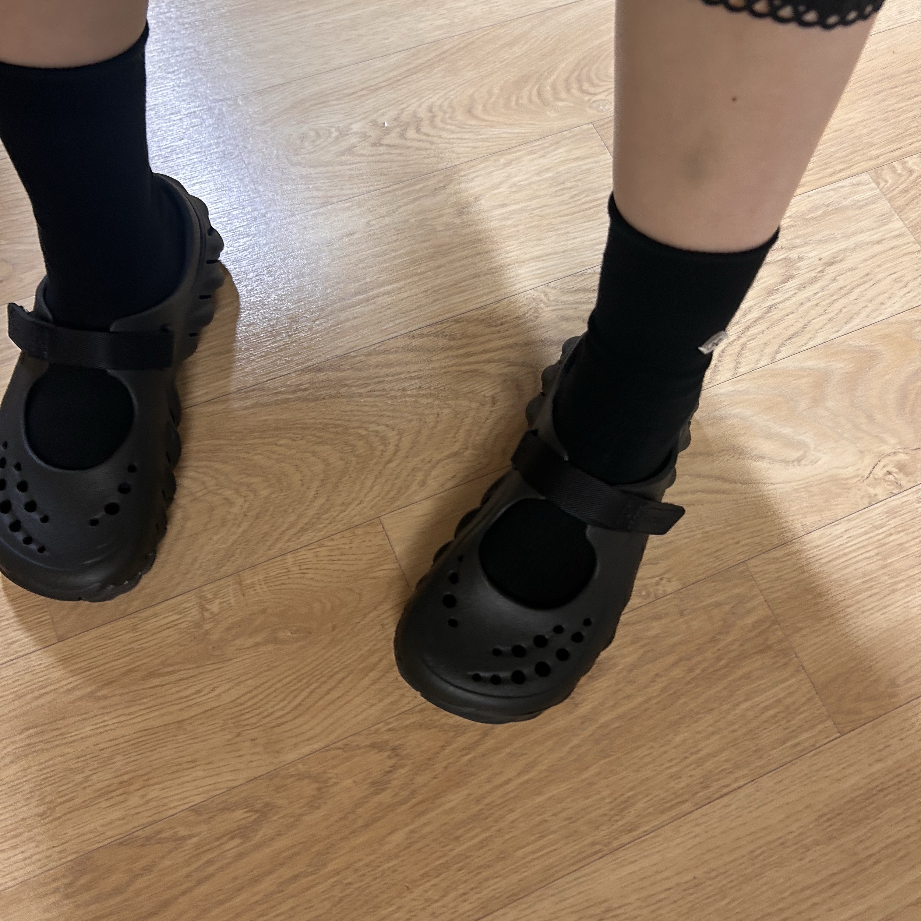 (W) Crocs Echo Mary Jane Clog Black 착용 스타일