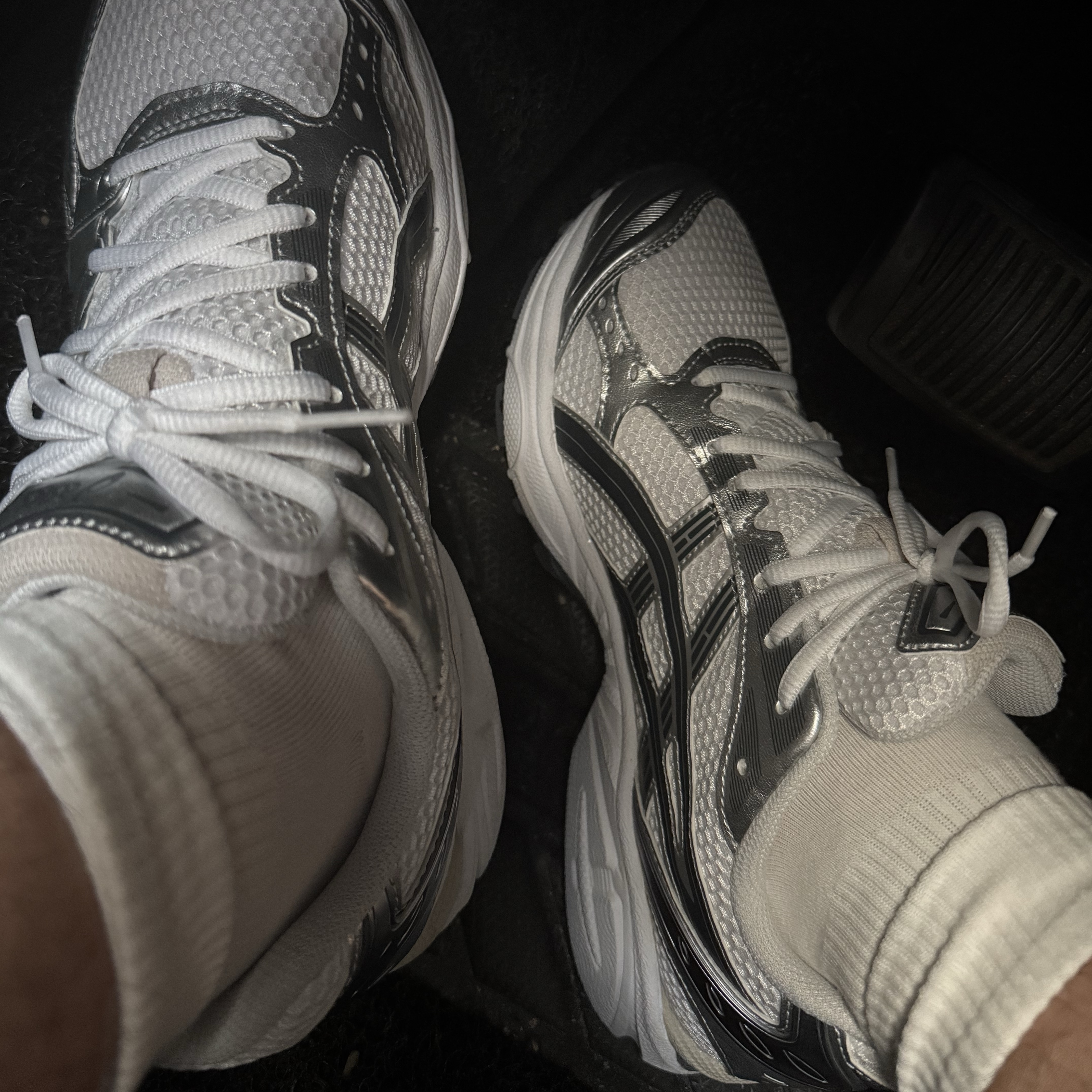 Asics Gel-Kayano 14 White Graphite Grey 착용 스타일