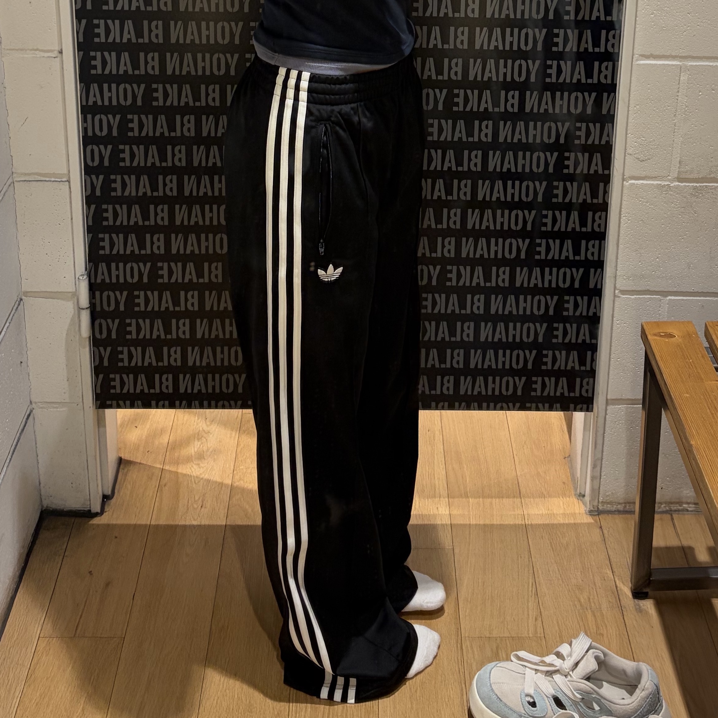 Adidas Loose Track Pants Black White - KR Sizing, (W) Adidas Firebird Loose Track Pants Black White - KR Sizing 착용 스타일 - 2