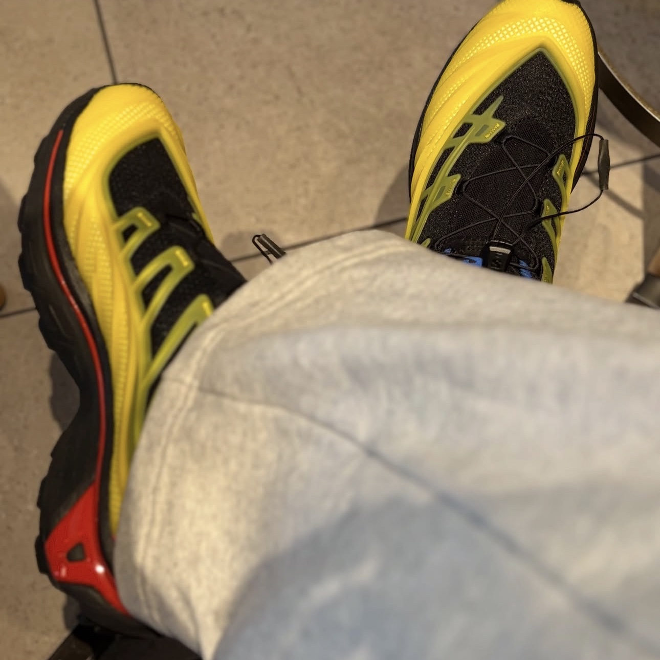 Salomon x Kith XT-EVO Black Lemon 착용 스타일 - 3