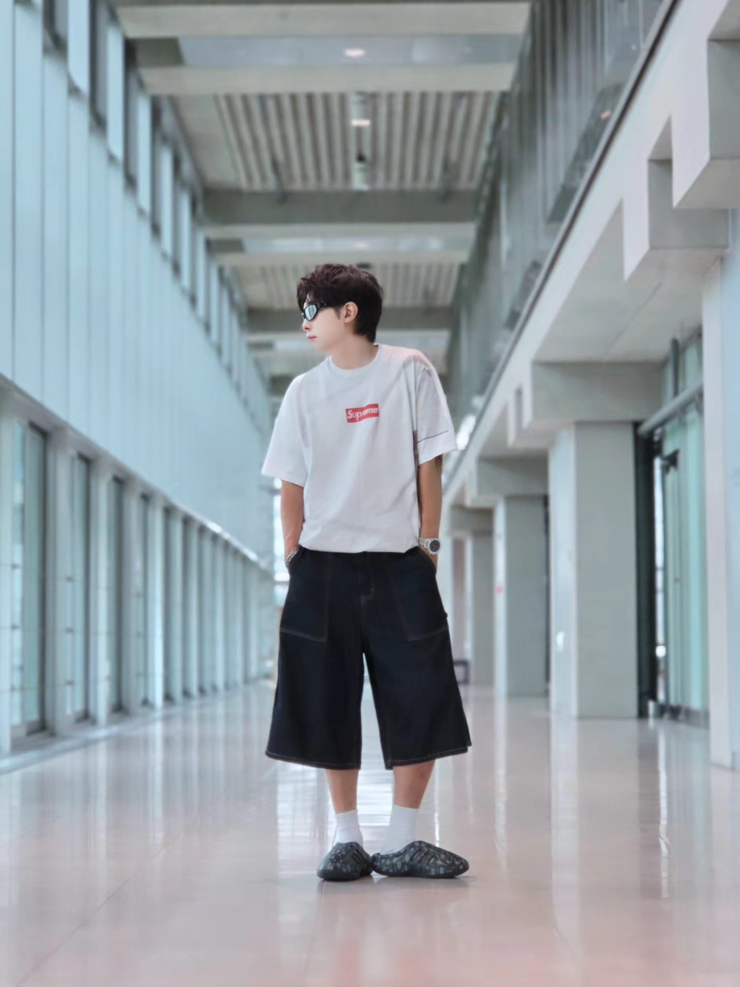Supreme x MM6 Maison Margiela Box Logo T-Shirt White - 24SS, Adidas x Thug Club Adifom Iiinfinity Mule Core Black 착용 스타일 - 4