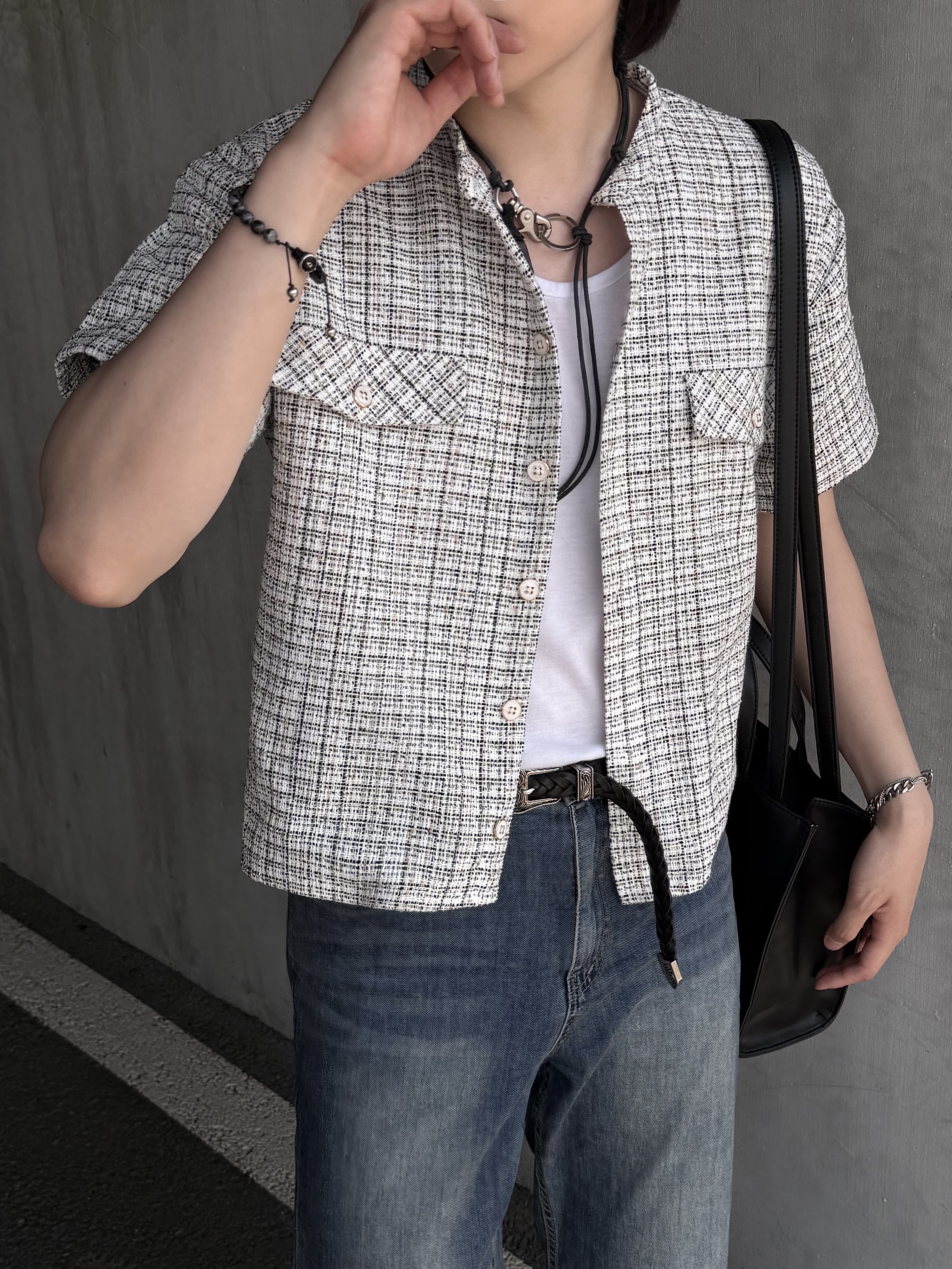 Telfar Medium Shopping Bag Black, Our Legacy Ladon Leather Keychain Black 착용 스타일 - 5