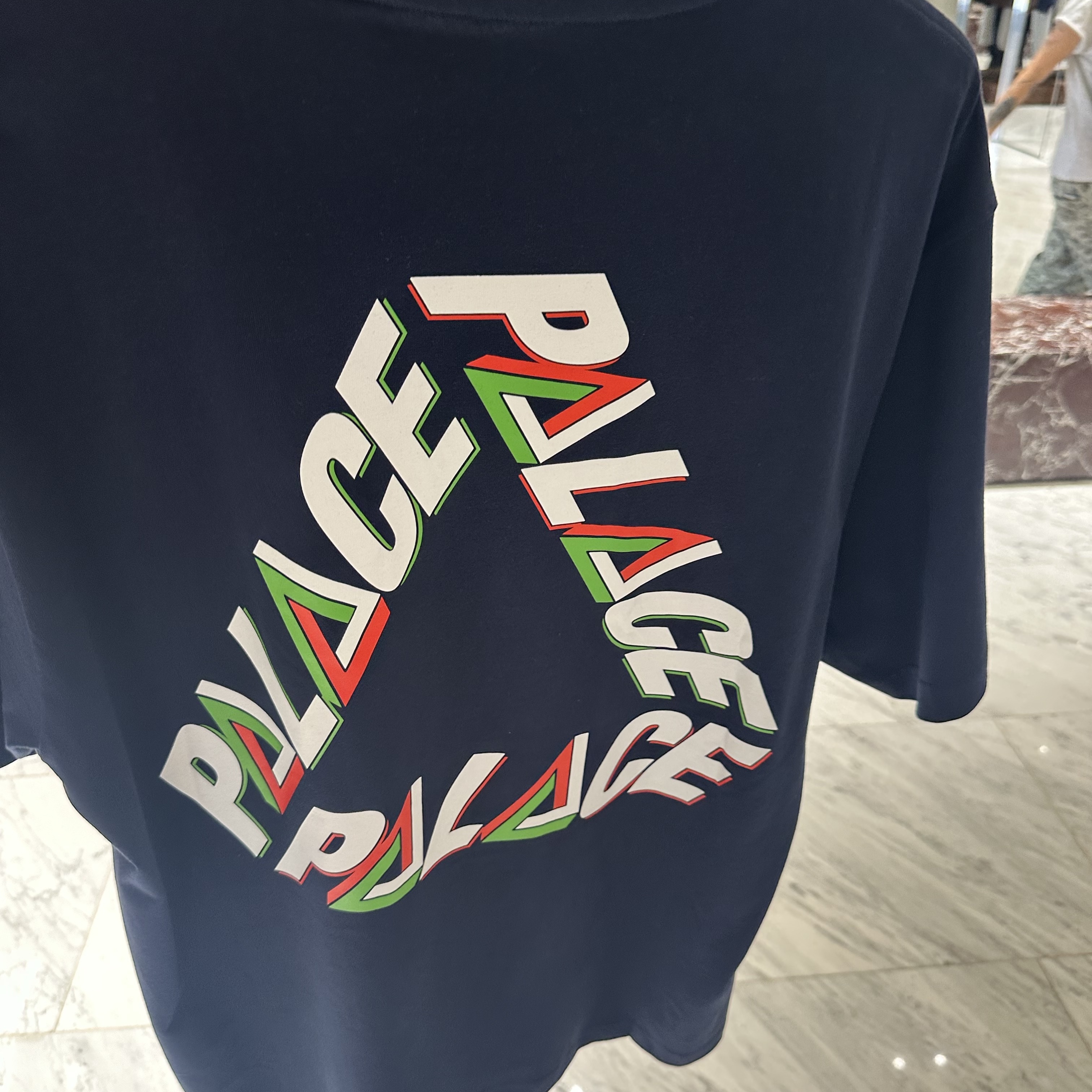 Palace Colour P3 T-Shirt Navy - 26FW, Palace Colour P3 T-Shirt Black - 26FW 착용 스타일 - 3