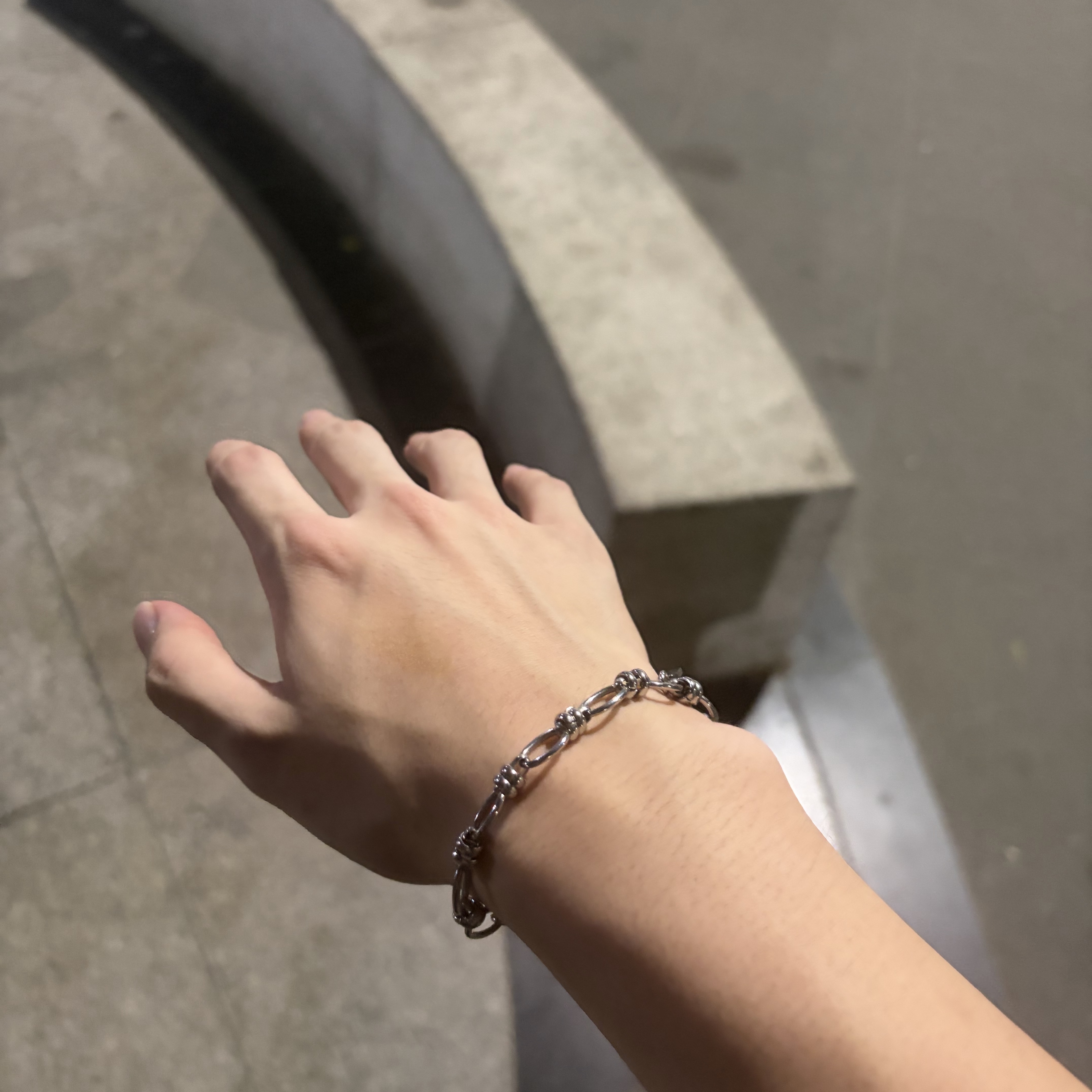 Riomeu Oval Ring Chain Bracelet 착용 스타일 - 1