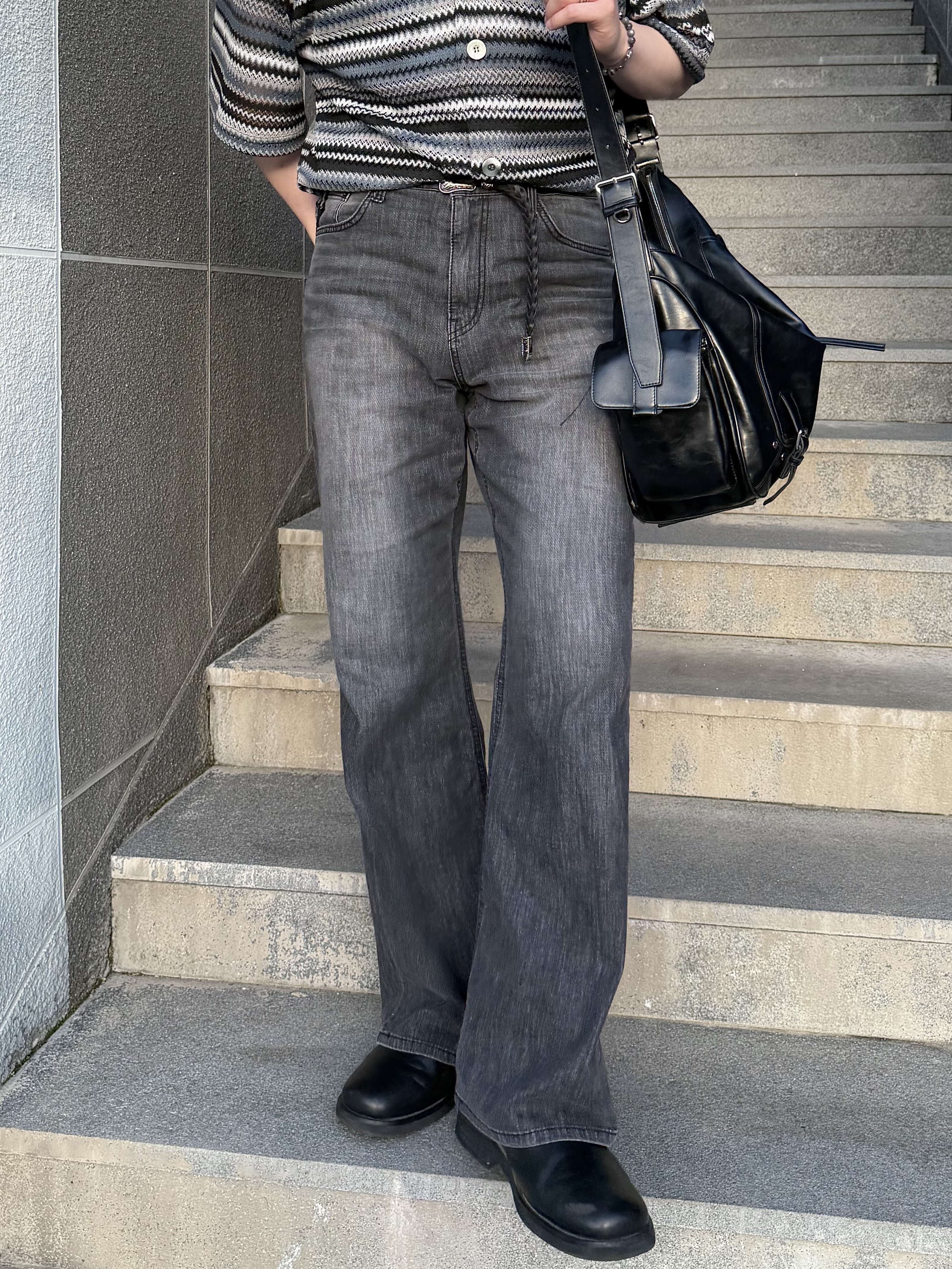 Matin Kim Rivet Point Quad Shoulder Bag Black, Our Legacy Ladon Leather Keychain Black 착용 스타일 - 3