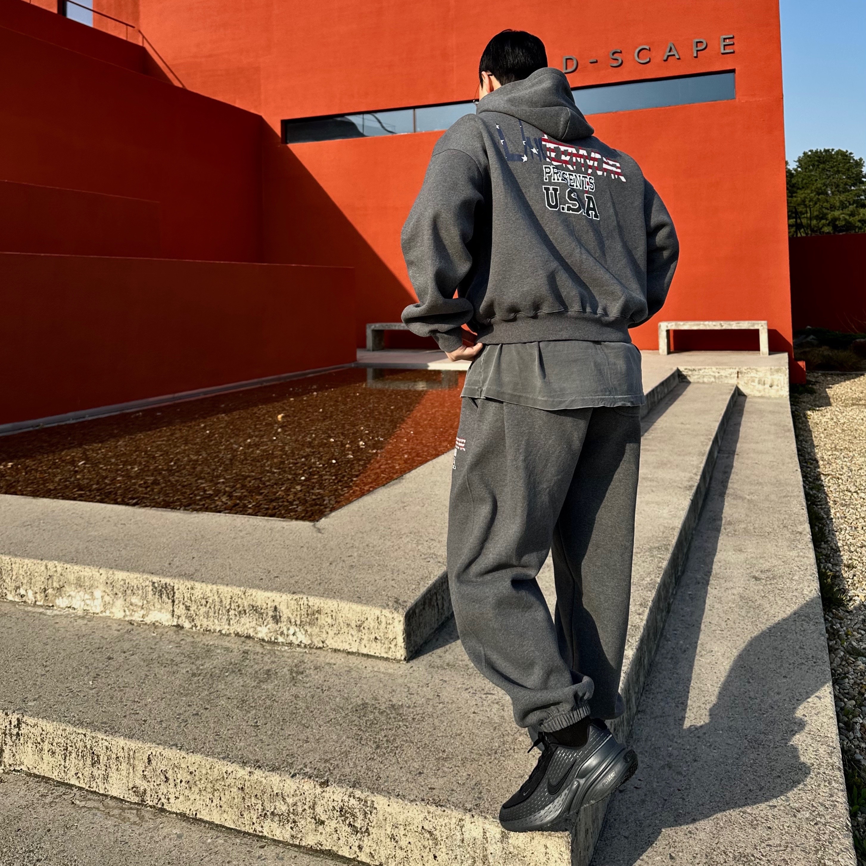 Undermycar POC USA Flag Bonded Sweat Pants Gray, Undermycar POC USA Flag Bonded Sweat Hoodie Gray 착용 스타일 - 1