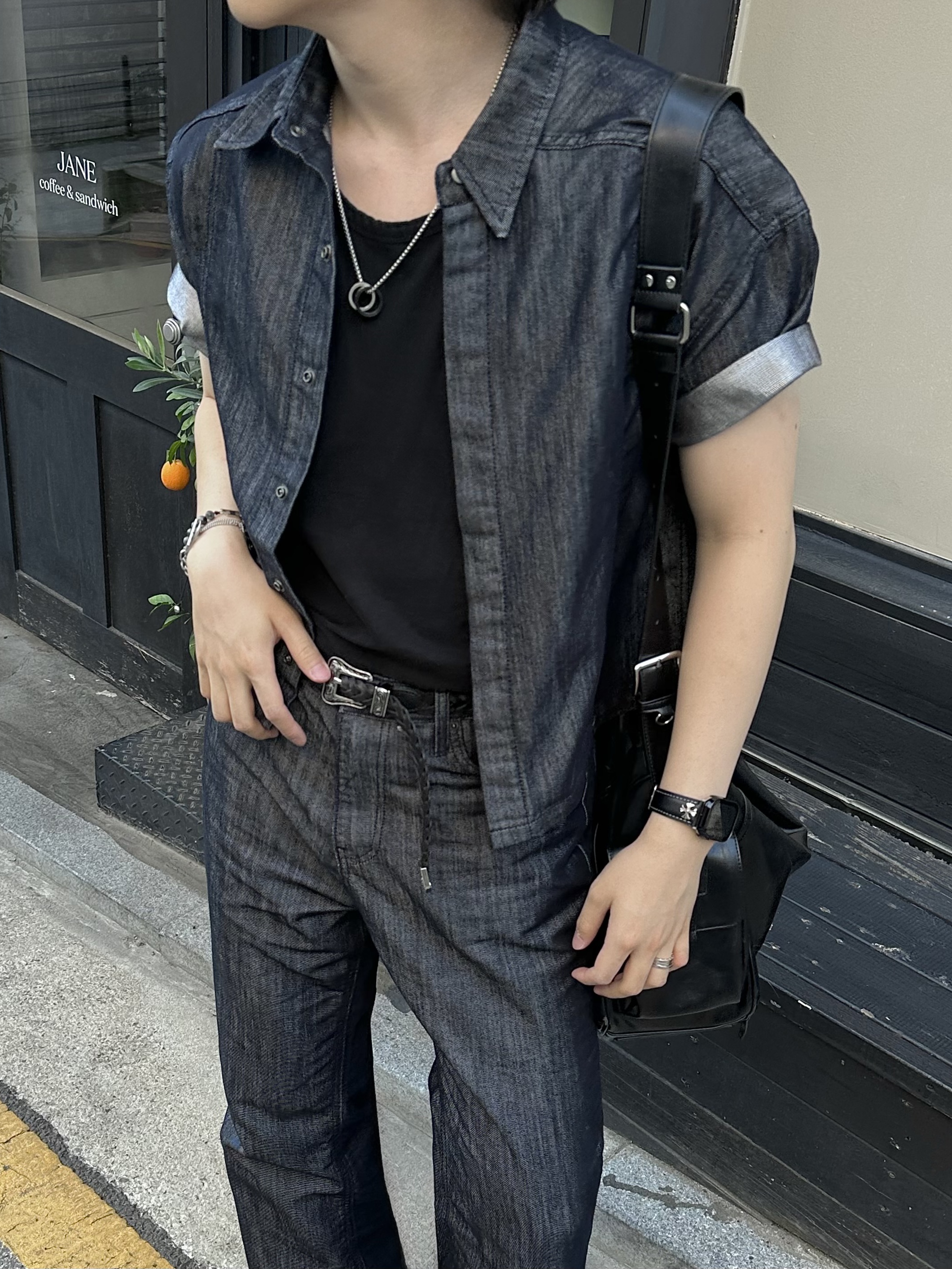 Diesel Dx1550040 Stainless Steel Chain Bracelet Silver, Bulgari 346594 18K White Gold B.Zero1 4-Band Ring 착용 스타일 - 7