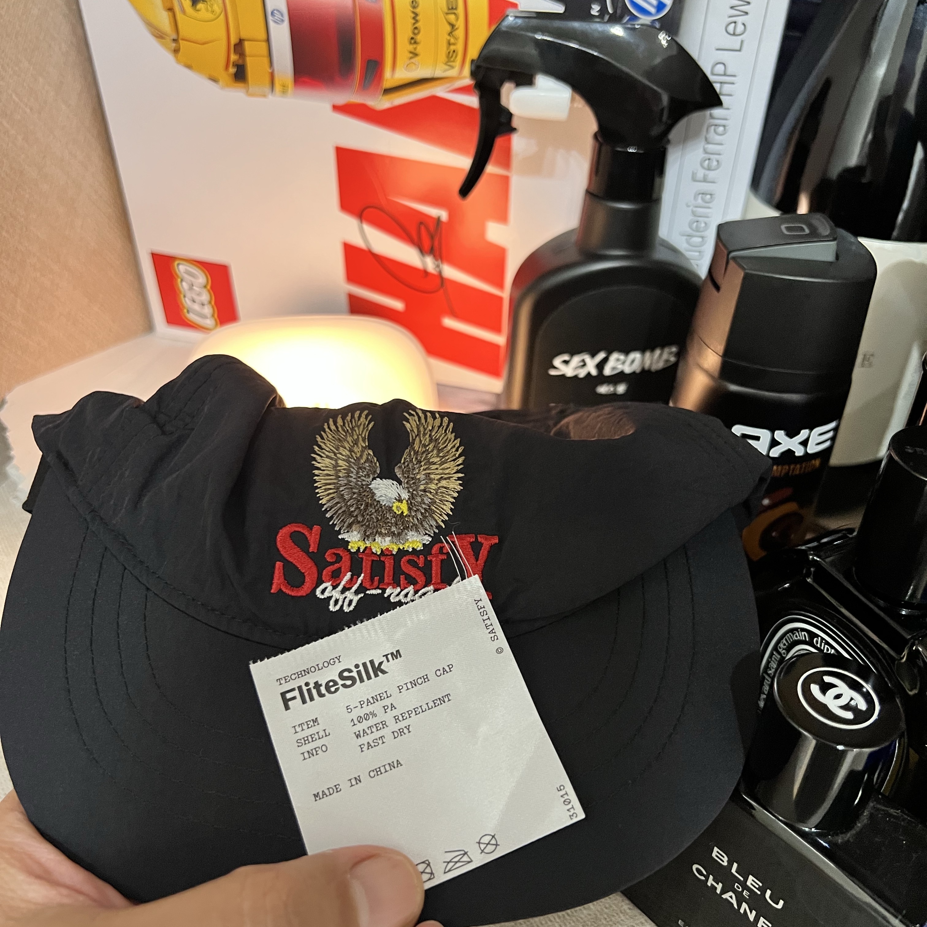 Satisfy Flitesilk 5‑Panel Pinch Cap Black 착용 스타일