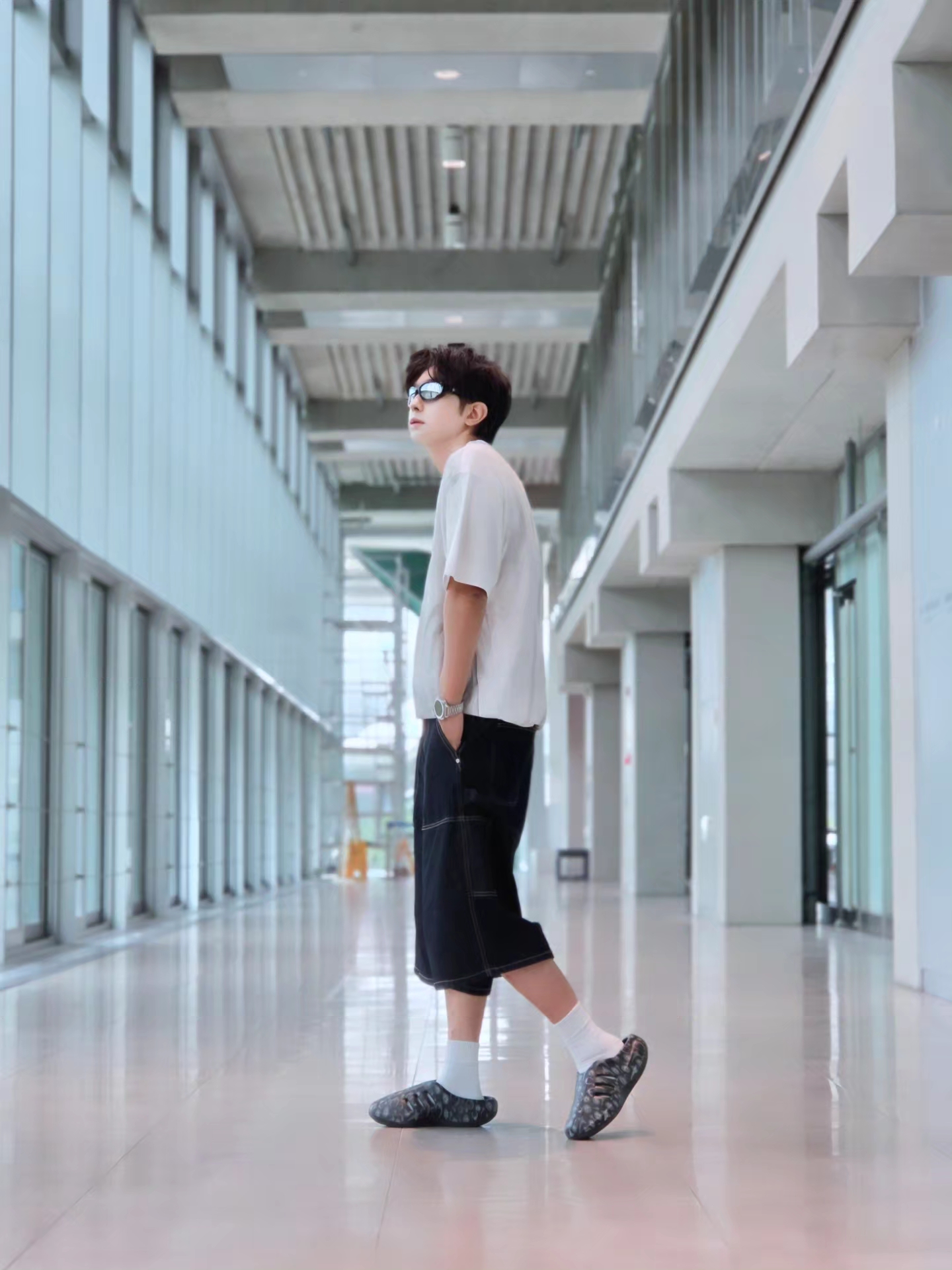 Supreme x MM6 Maison Margiela Box Logo T-Shirt White - 24SS, Adidas x Thug Club Adifom Iiinfinity Mule Core Black 착용 스타일 - 5