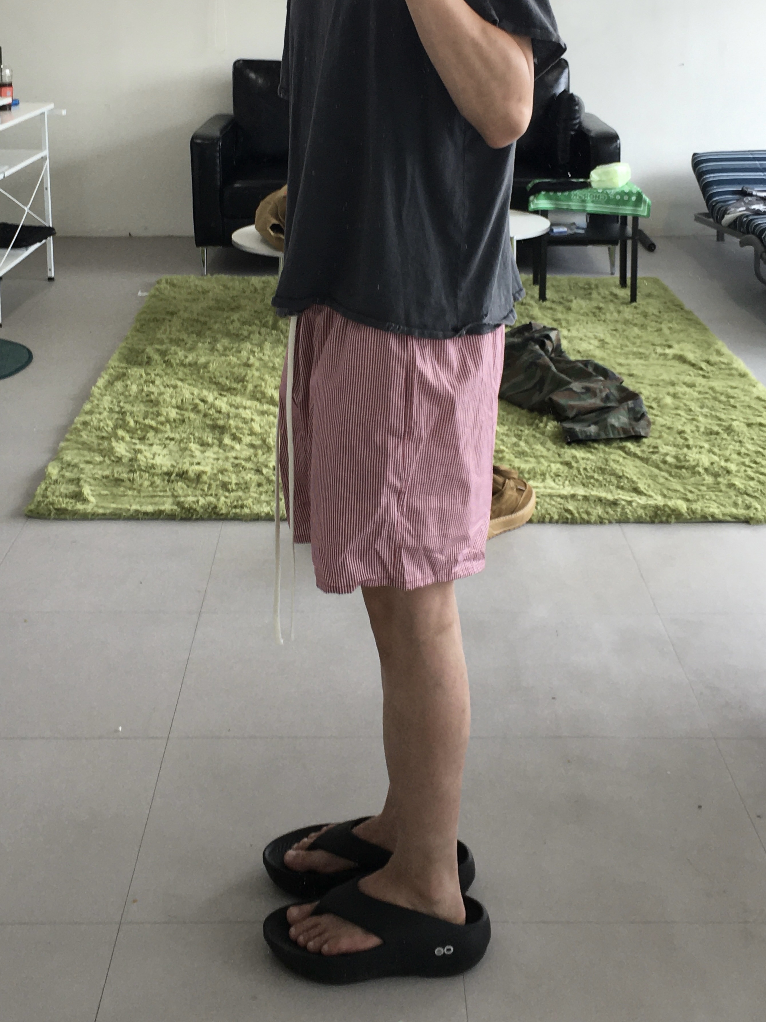 MJD x Koin Seoul Sagging Boxer Shorts Green, INSANE GARAGE Basic Graphic Sweat Shorts_Red 착용 스타일 - 8