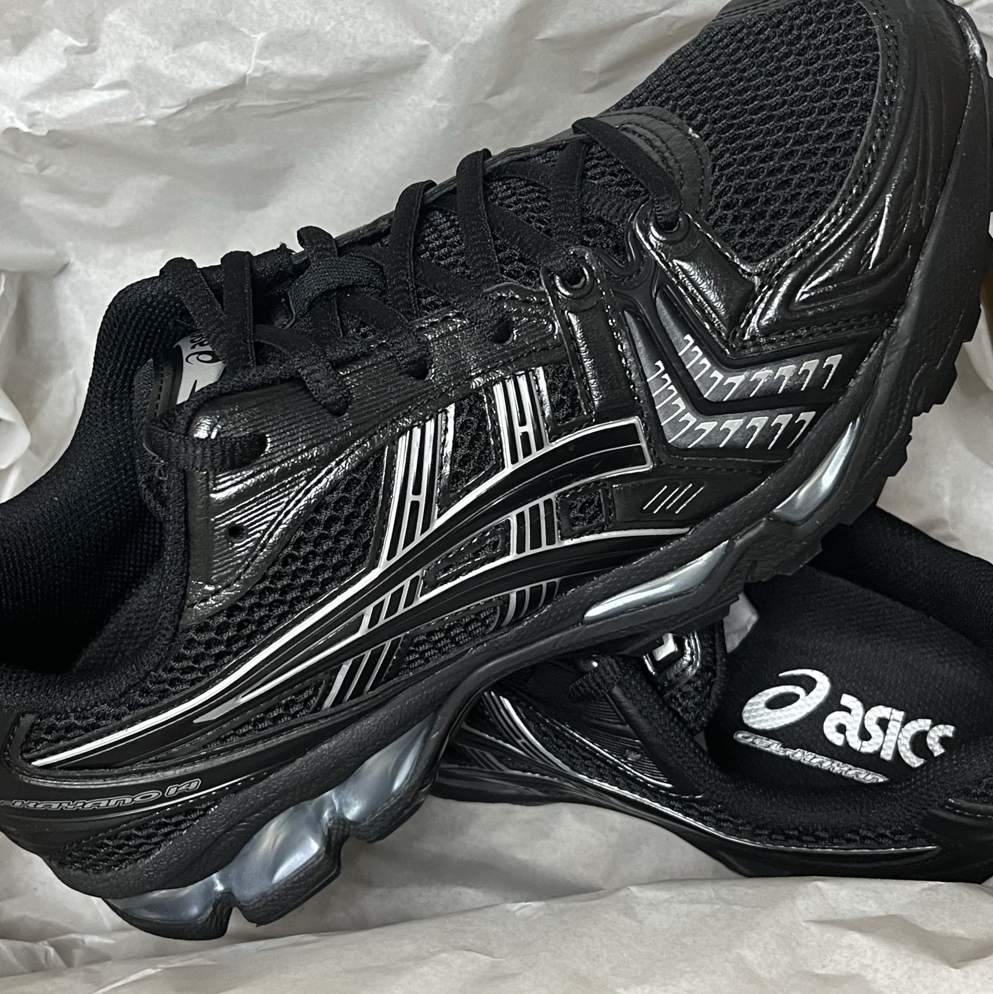 Asics Gel-Kayano 14 Black Pure Silver 착용 스타일