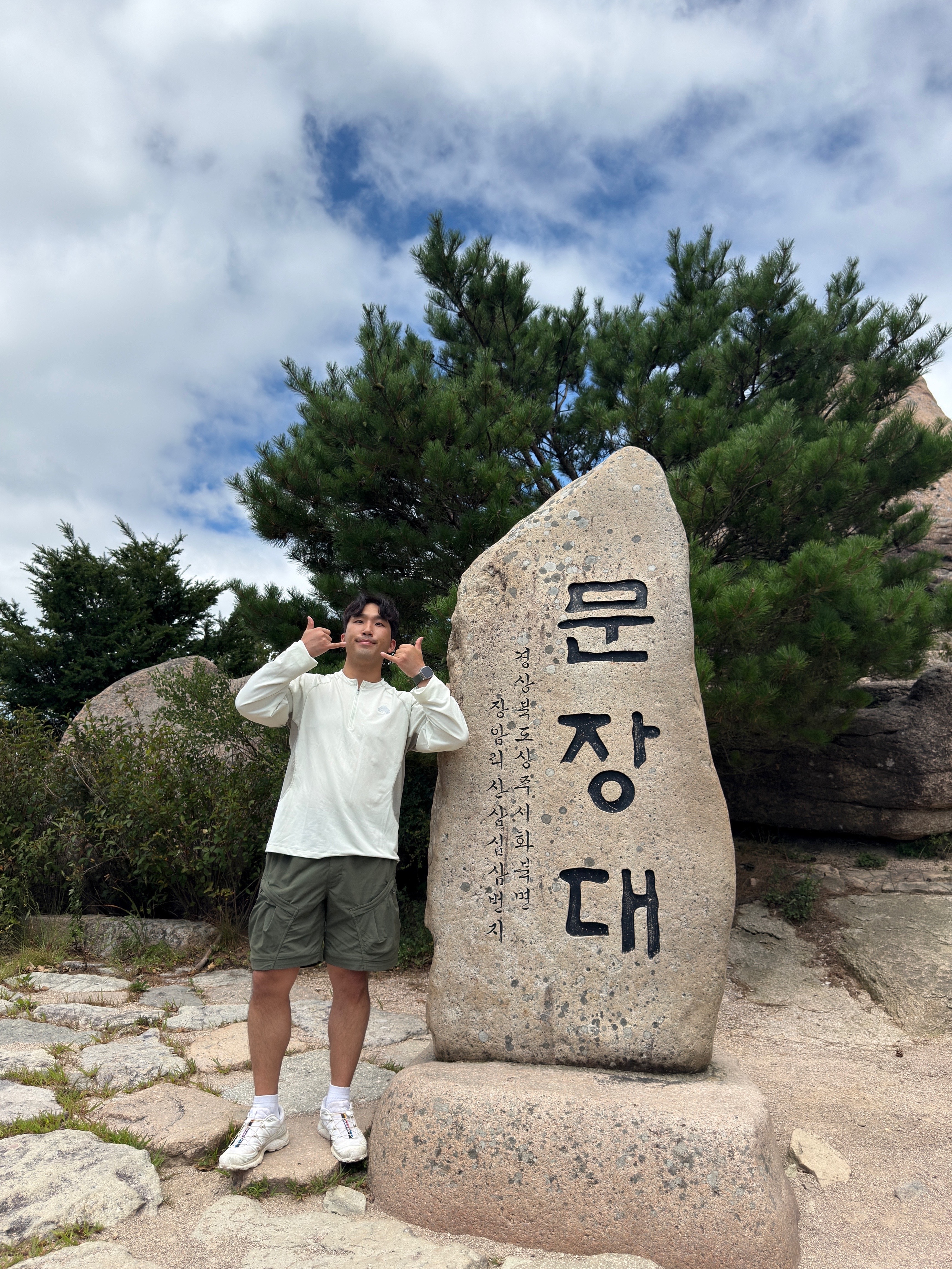 Nike ACG Dri-Fit Vault Long Sleeve T-Shirt Sea Glass Spruce Fog - Asia, Nike ACG Smith Summit Cargo Pants Cargo Khaki - US/EU 착용 스타일