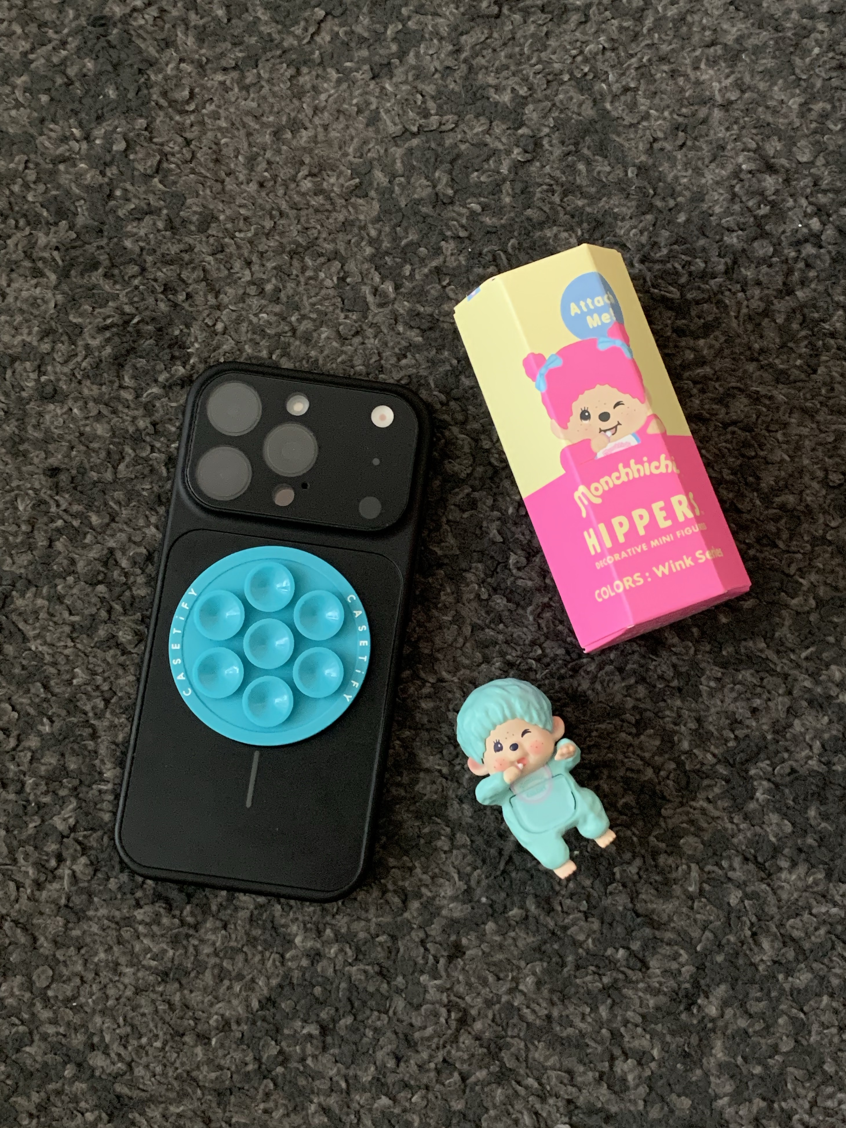 Casetify x G-DRAGON Snappy Snap & Stick Grip Stand Mint Blue, Sonny Angel x Monchhichi Colors Wink Series Hippers Sealed Case (1 Blind Box) 착용 스타일 - 1