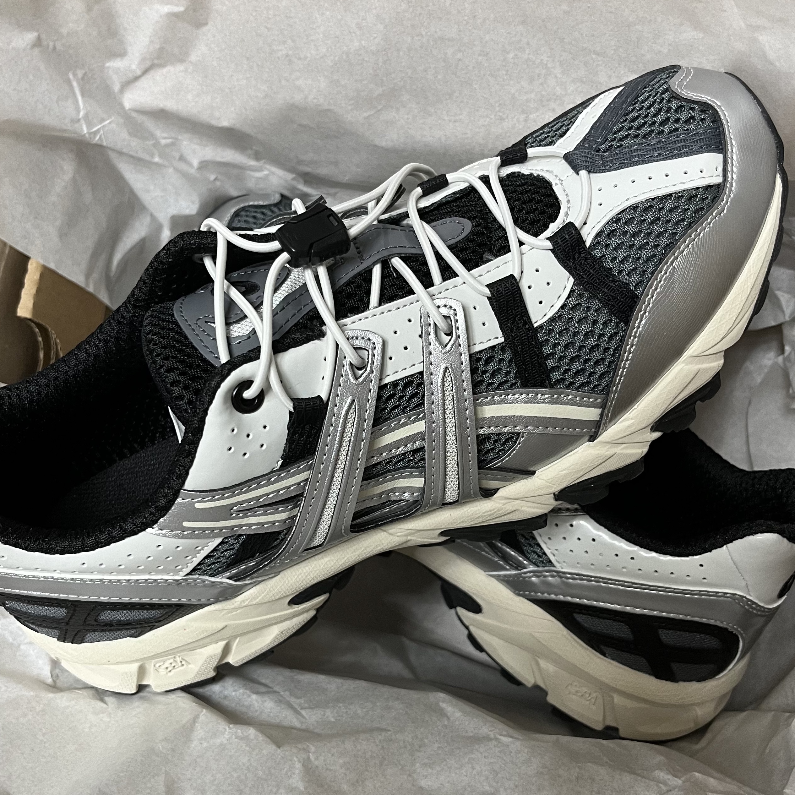 Asics Unlimited Gel-Sonoma 15-50 Steel Grey Pure Silver 착용 스타일