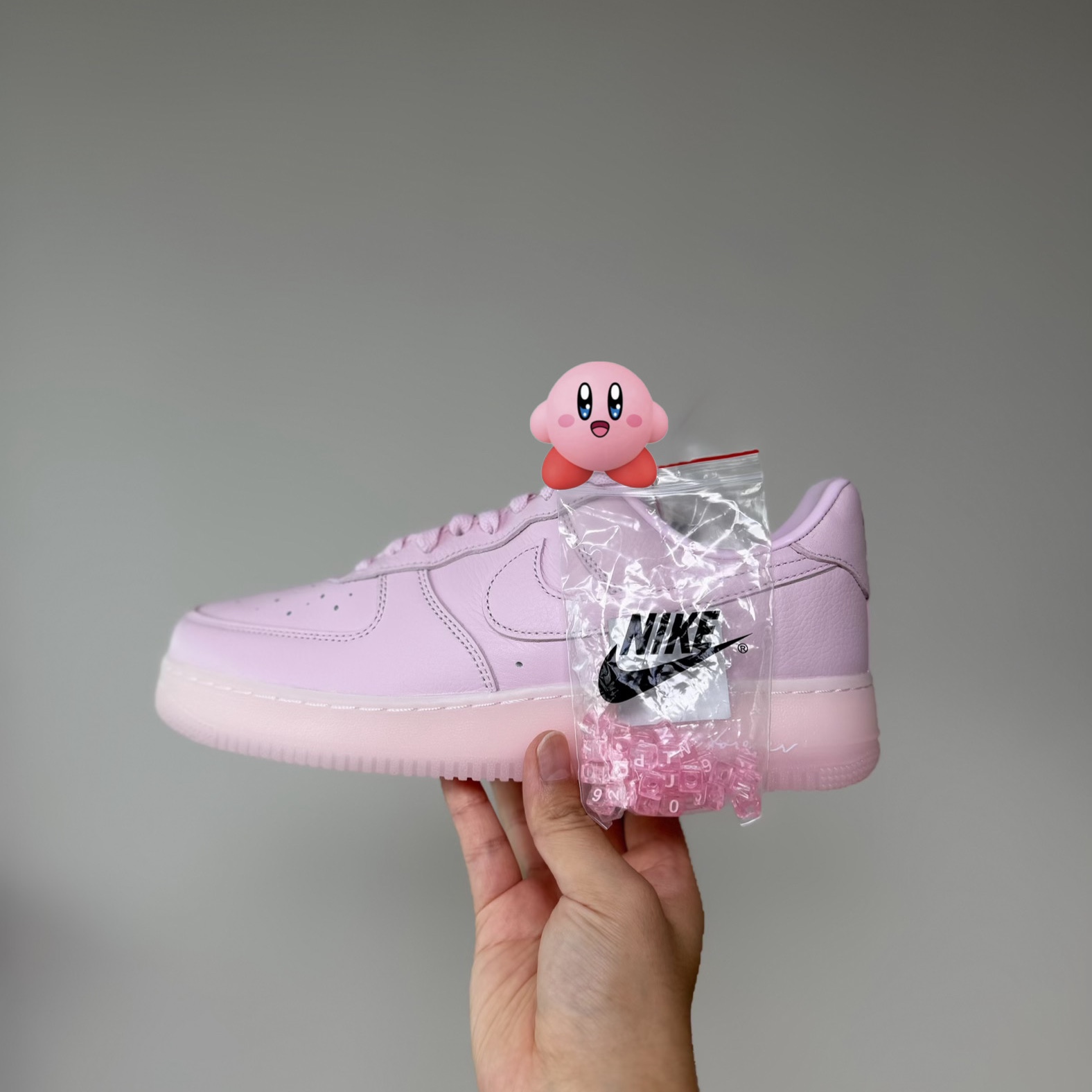 Nike x Drake Nocta Air Force 1 Low SP Certified Lover Boy Pink Foam 착용 스타일 - 1
