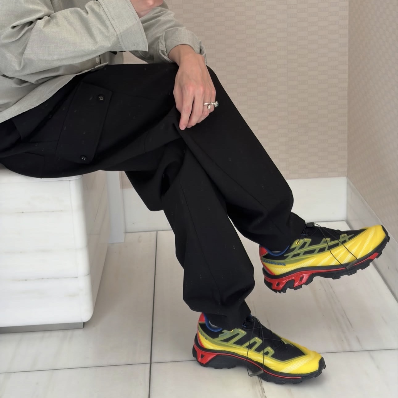 Salomon x Kith XT-EVO Black Lemon 착용 스타일 - 2