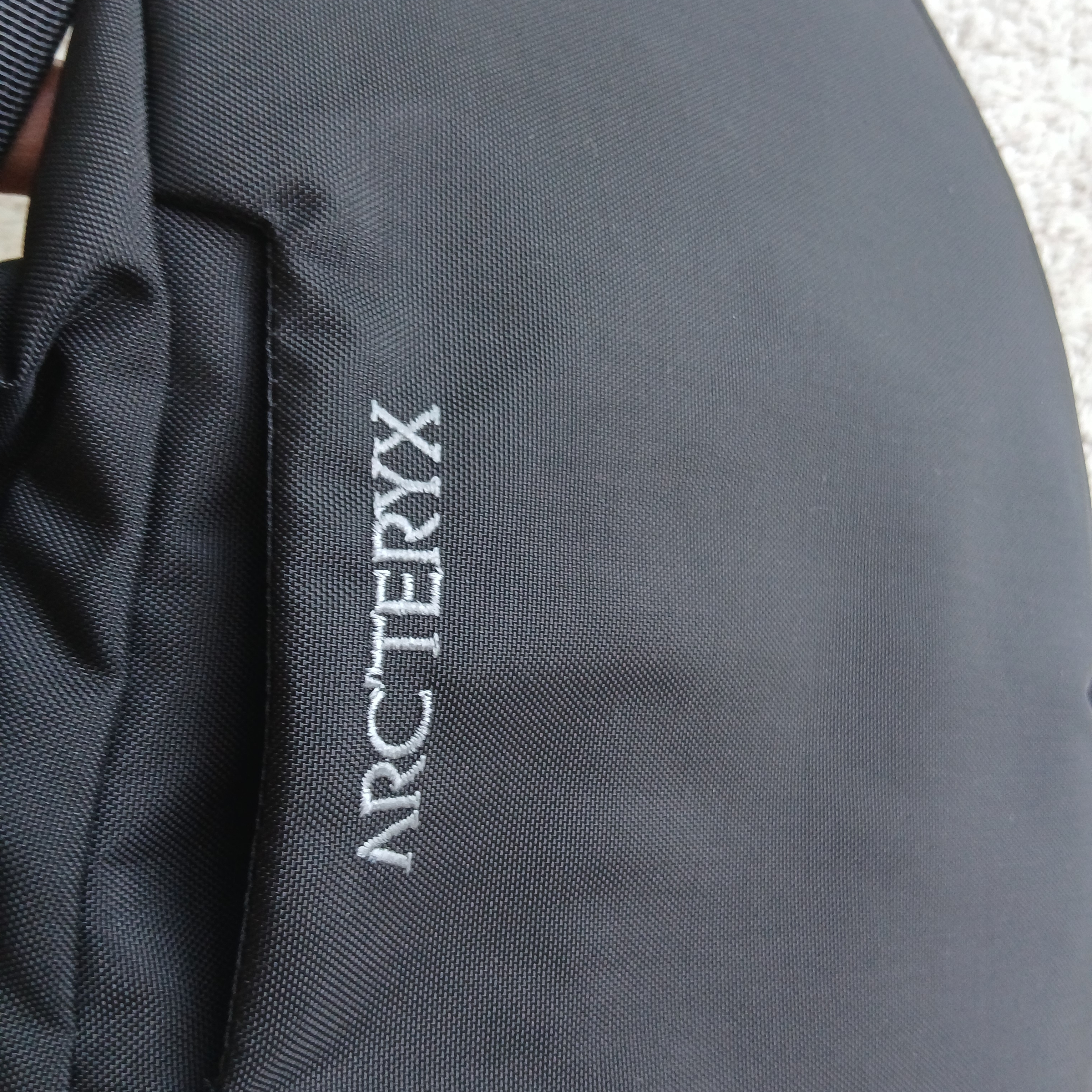 Arc'teryx Heliad 6 Crossbody Bag Black, Arc'teryx Keyring Metal 착용 스타일 - 6