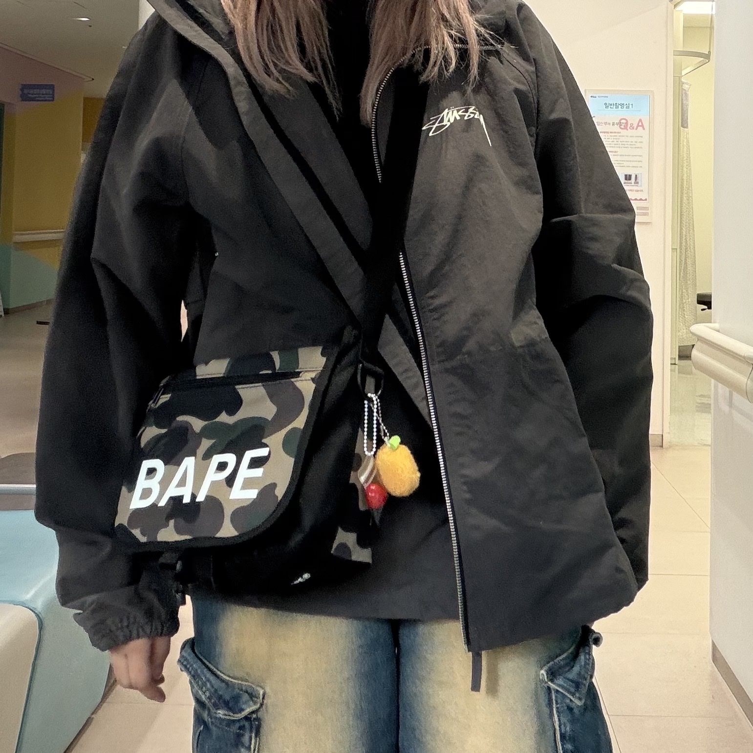 Stussy Wave Dye Beach Shell Jacket Black 착용 스타일 - 4