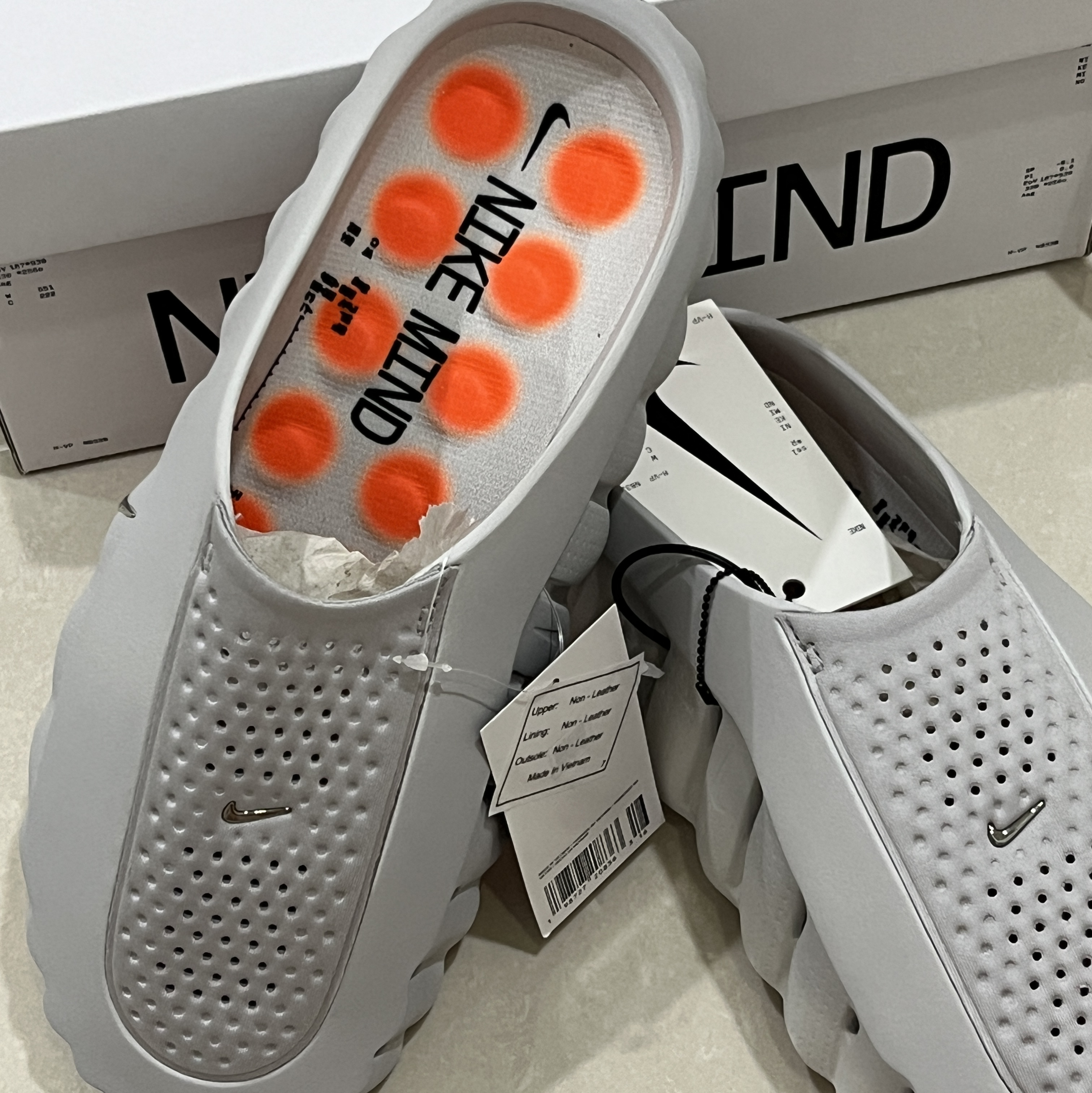 Nike Mind 001 Light Smoke Grey Chrome 착용 스타일