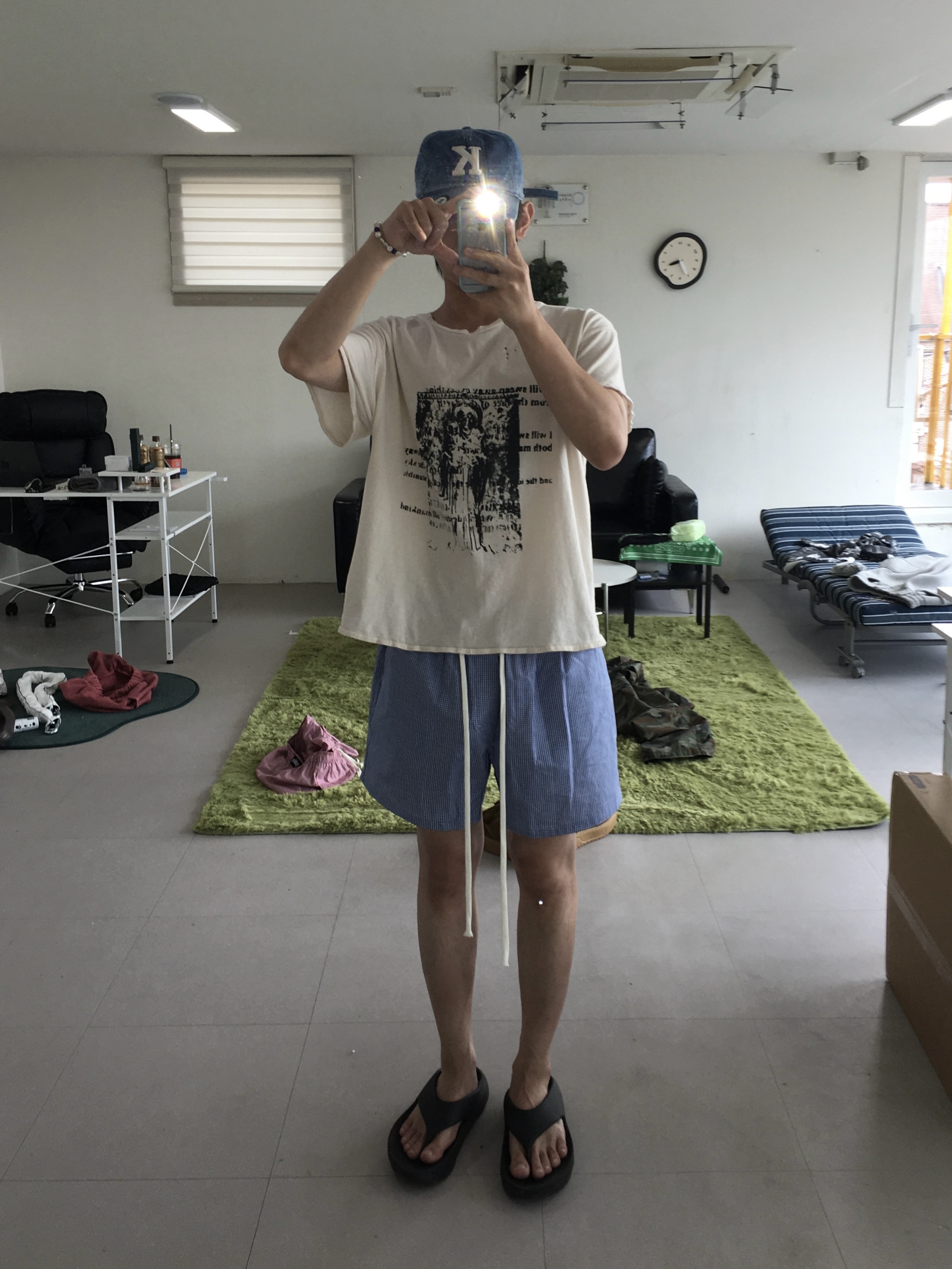 MJD x Koin Seoul Sagging Boxer Shorts Green, INSANE GARAGE Basic Graphic Sweat Shorts_Red 착용 스타일 - 4