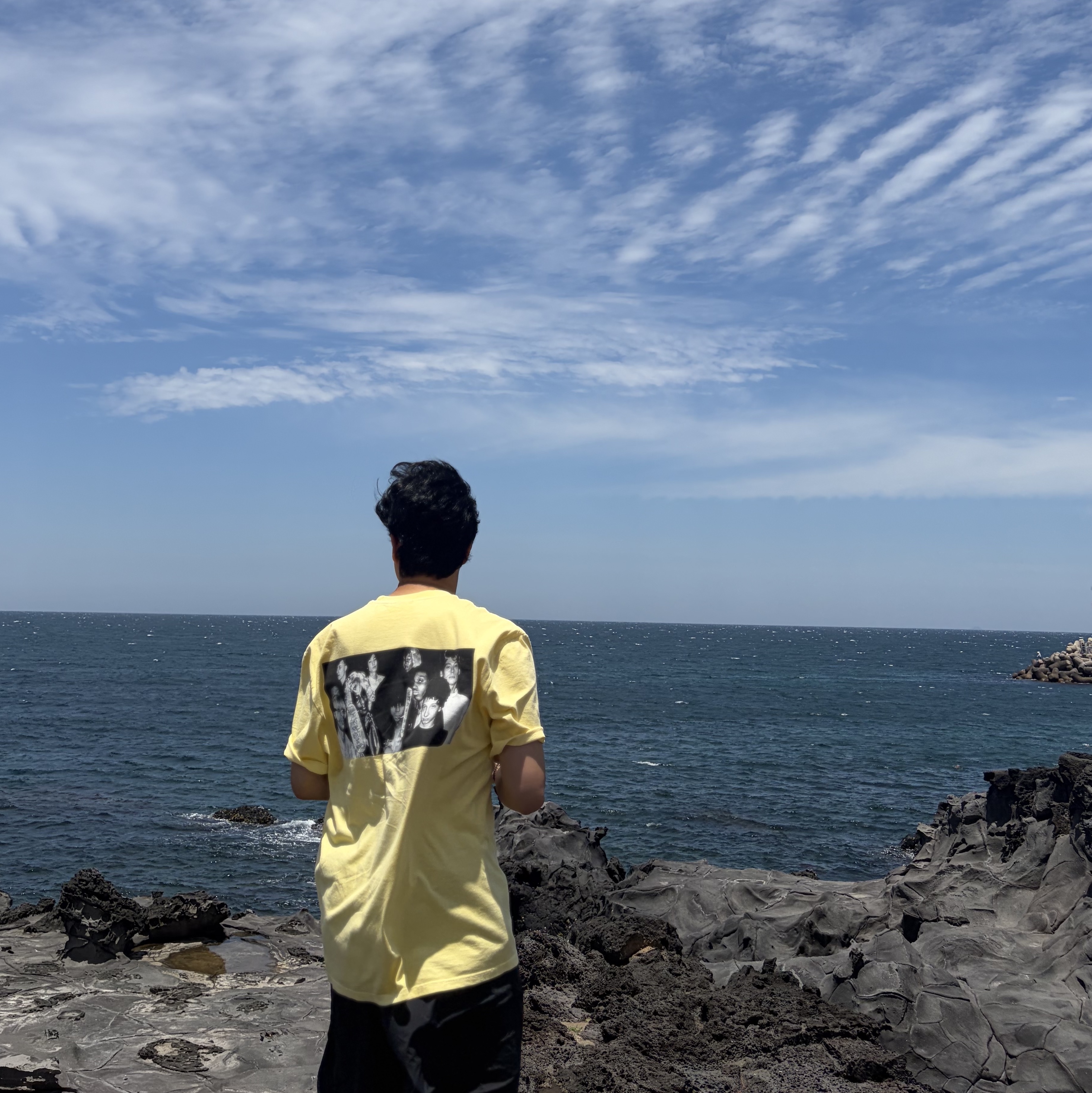 Stussy x Martine Rose Collage Pigment Dyed T-Shirt Lemon, Nike ACG Orb Weaver UV Repel Oversized Shorts Black Anthracite - Asia 착용 스타일 - 2