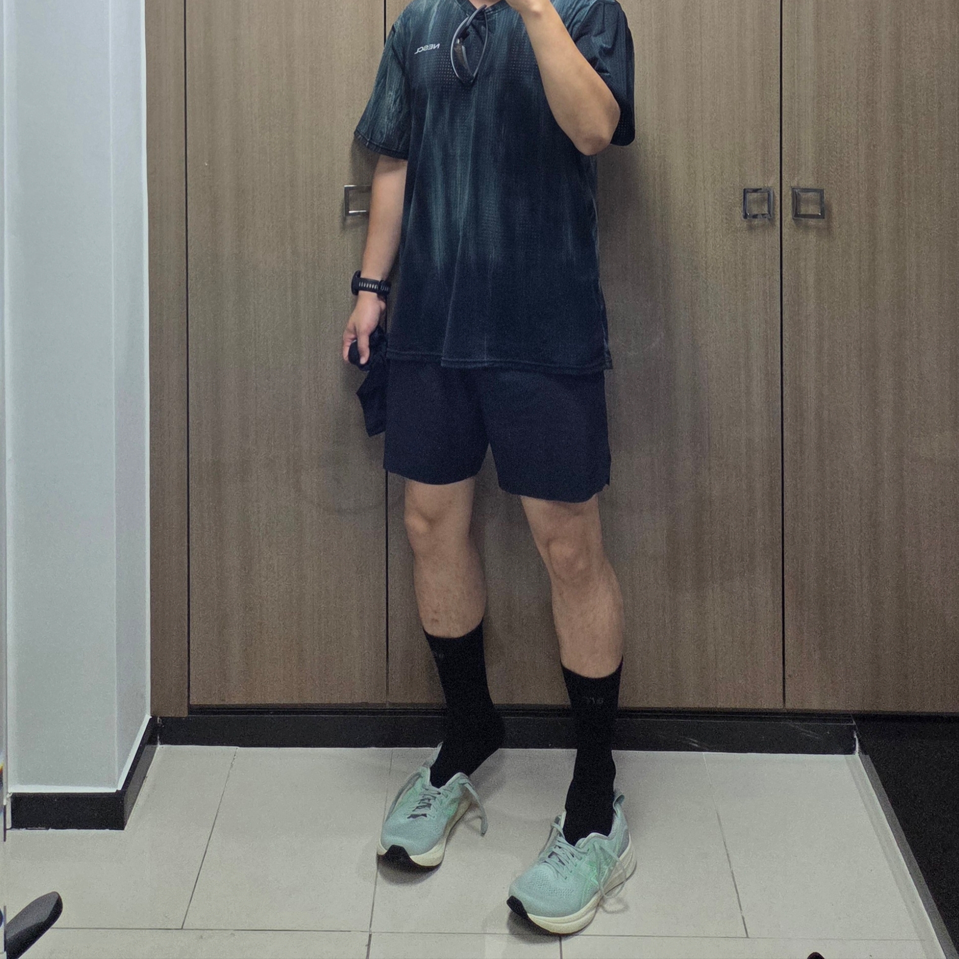 Asics Gel-Kayano 32 Cold Moss Vital Green - 2E Wide, ARC Run Knee Socks Black 착용 스타일