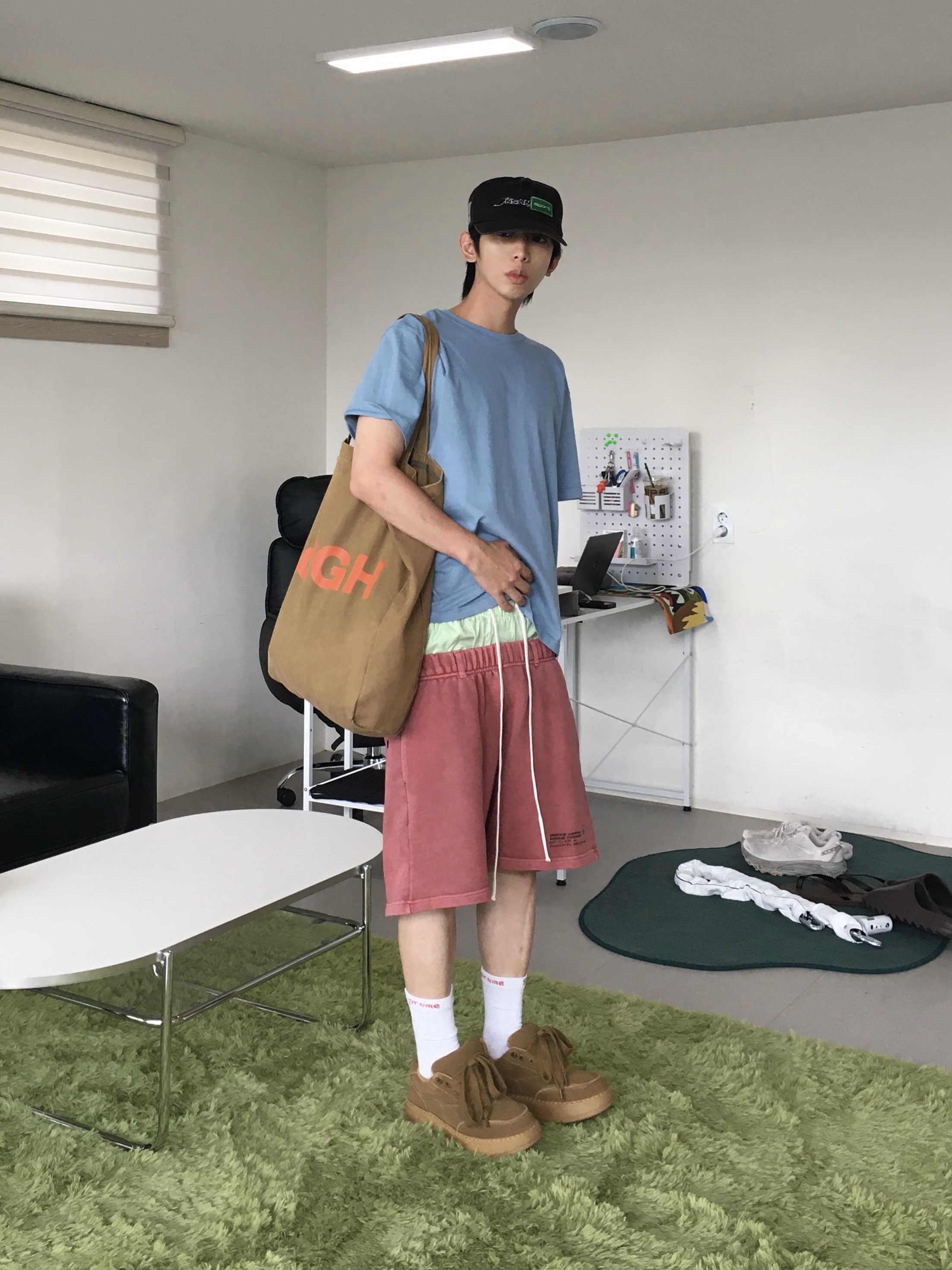 MJD x Koin Seoul Sagging Boxer Shorts Green, INSANE GARAGE Basic Graphic Sweat Shorts_Red 착용 스타일 - 1