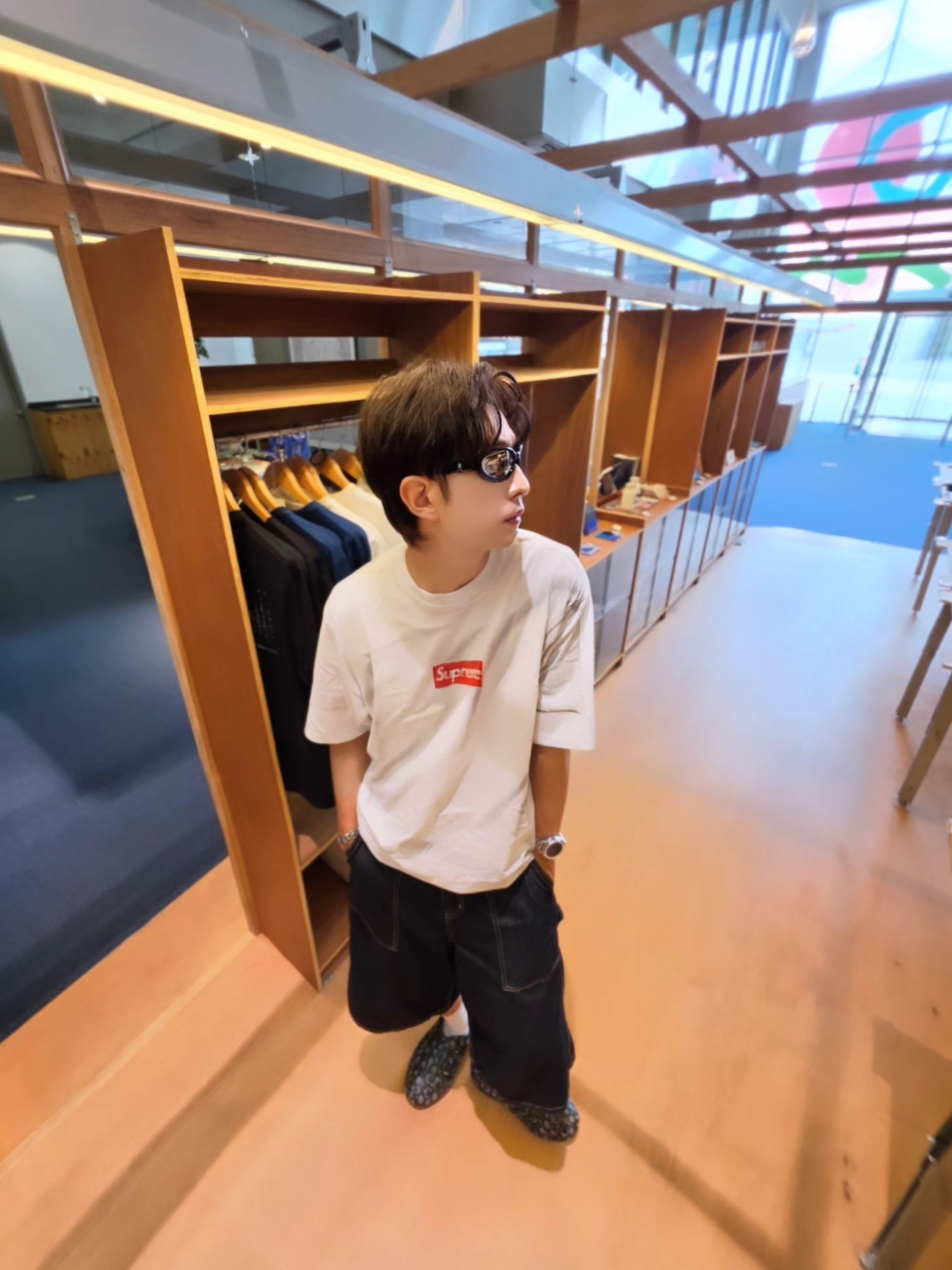Supreme x MM6 Maison Margiela Box Logo T-Shirt White - 24SS, Adidas x Thug Club Adifom Iiinfinity Mule Core Black 착용 스타일 - 4